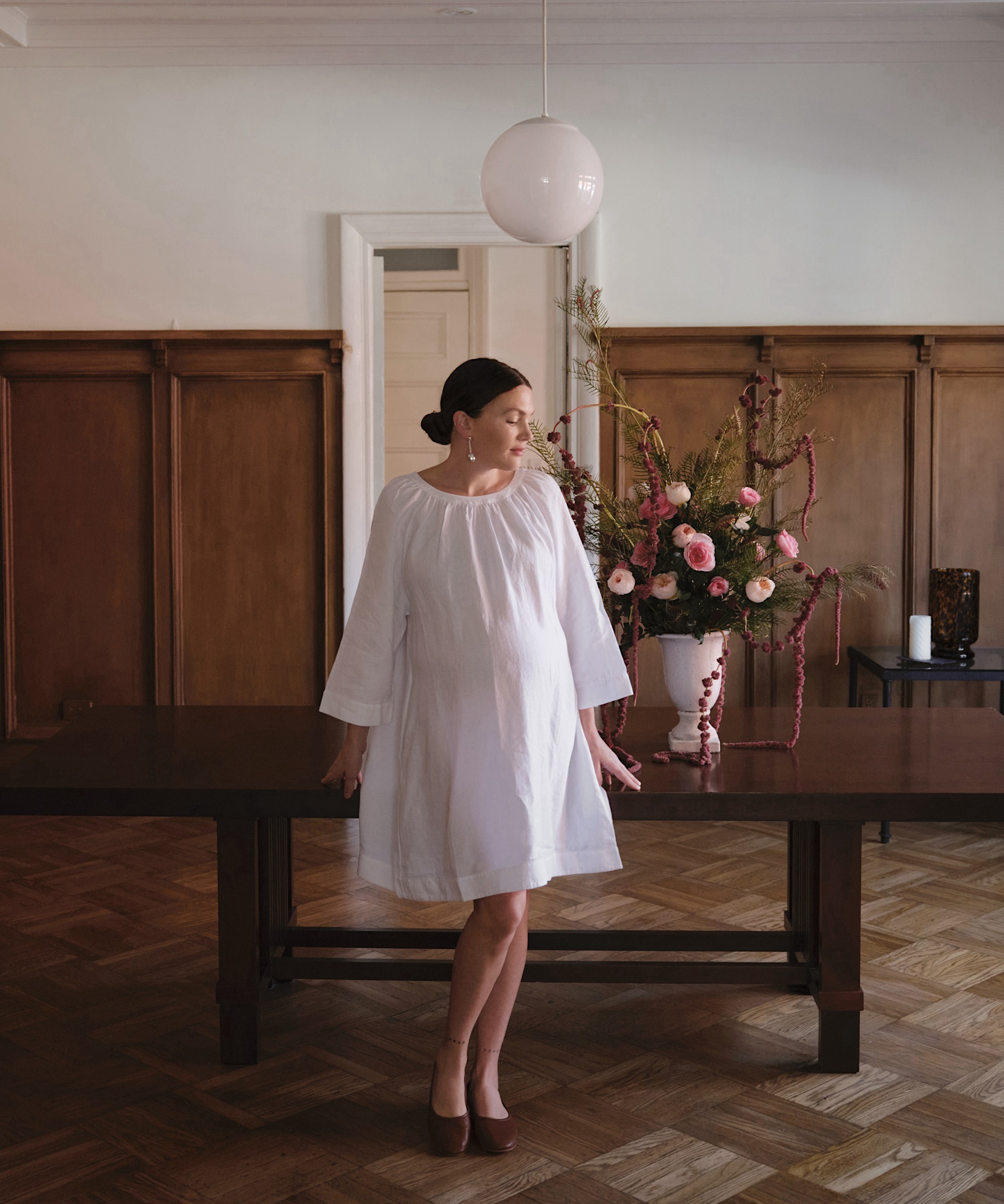 madelynn-hudson-maternity-outfits-interiors-dining-room