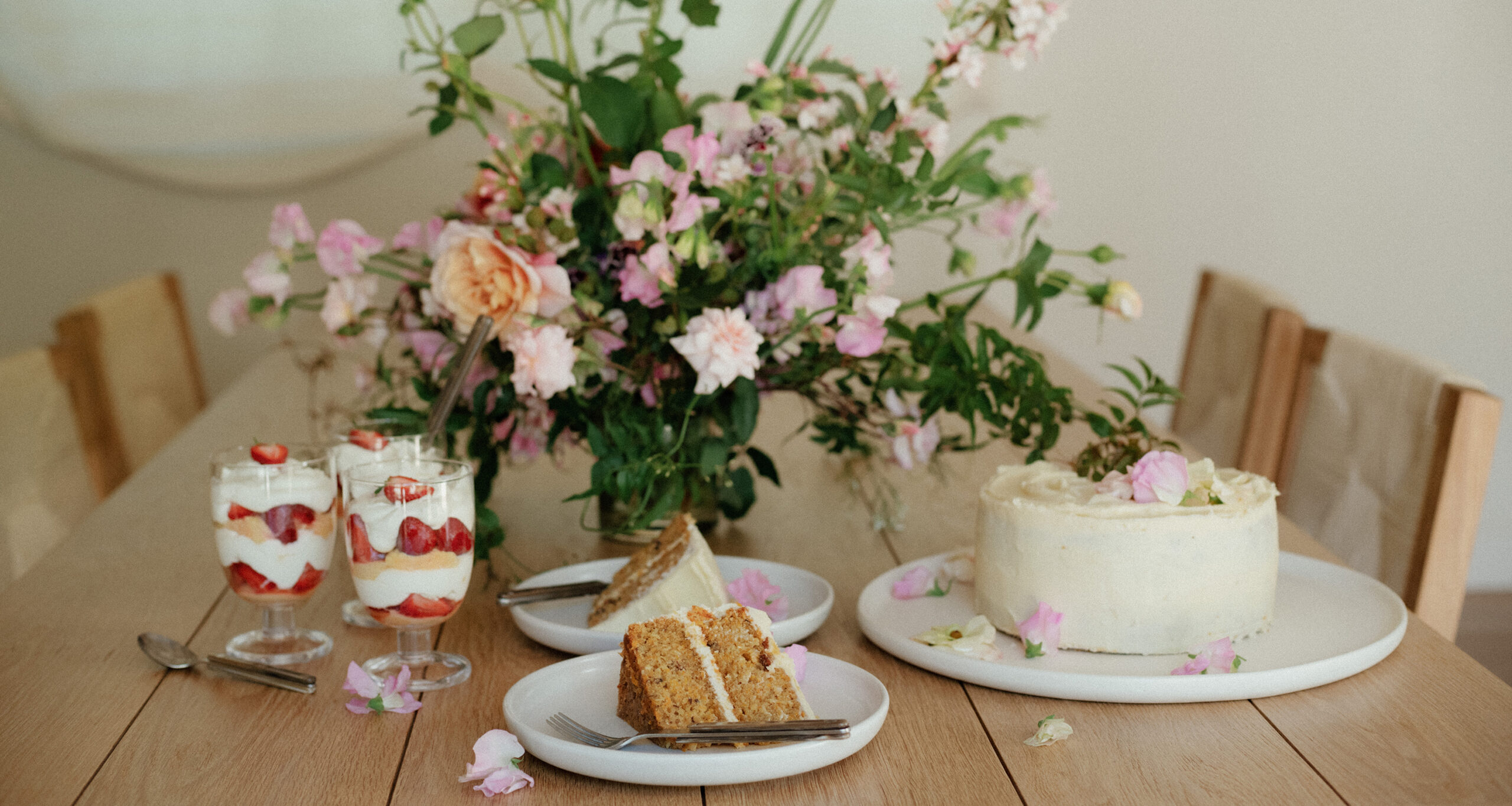 coco-et-sel-spring-dessert-recipes-cake-strawberry-desserts-flowers-h