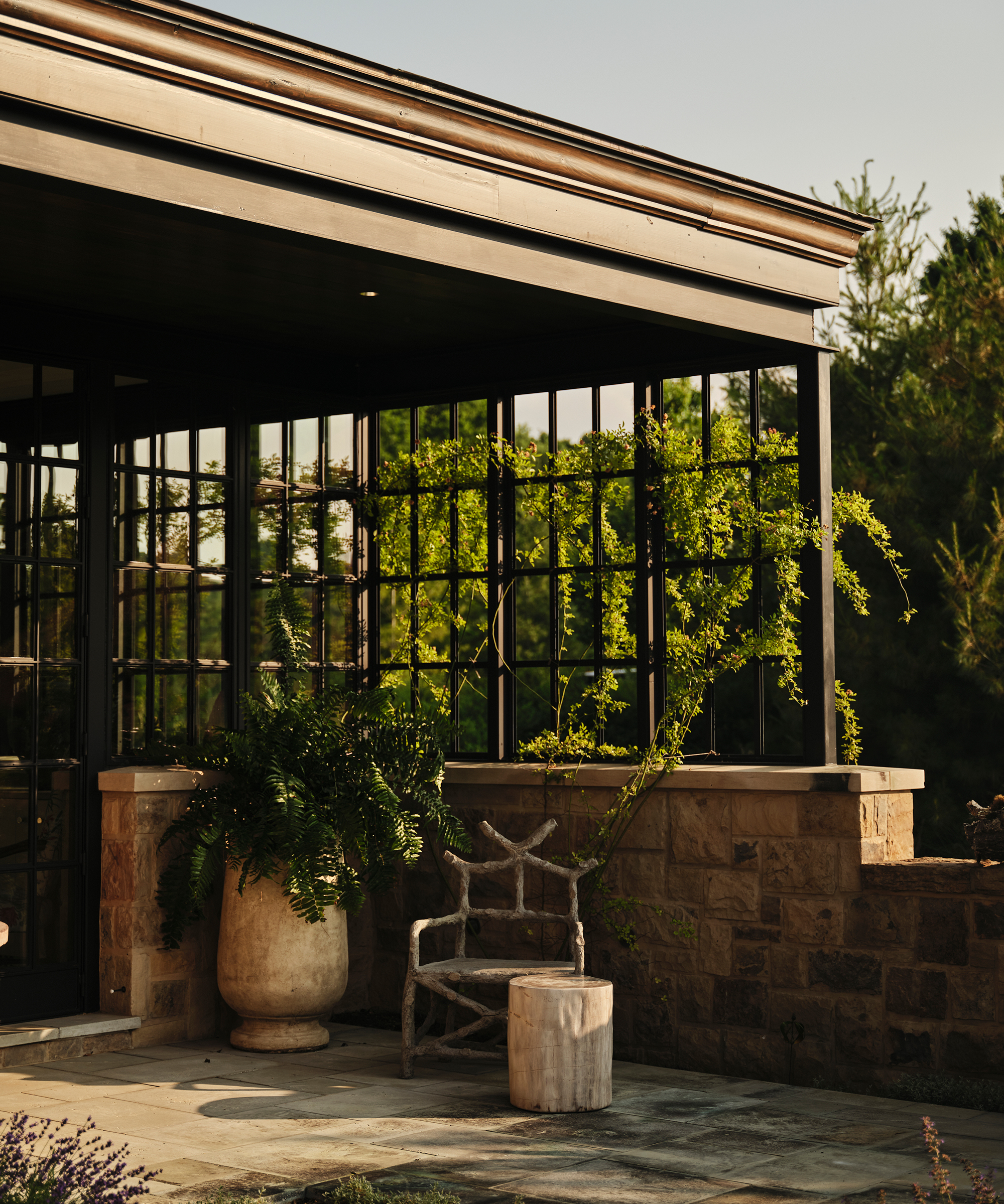 jeffrey-dungan-home-tour-outdoor-side-patio