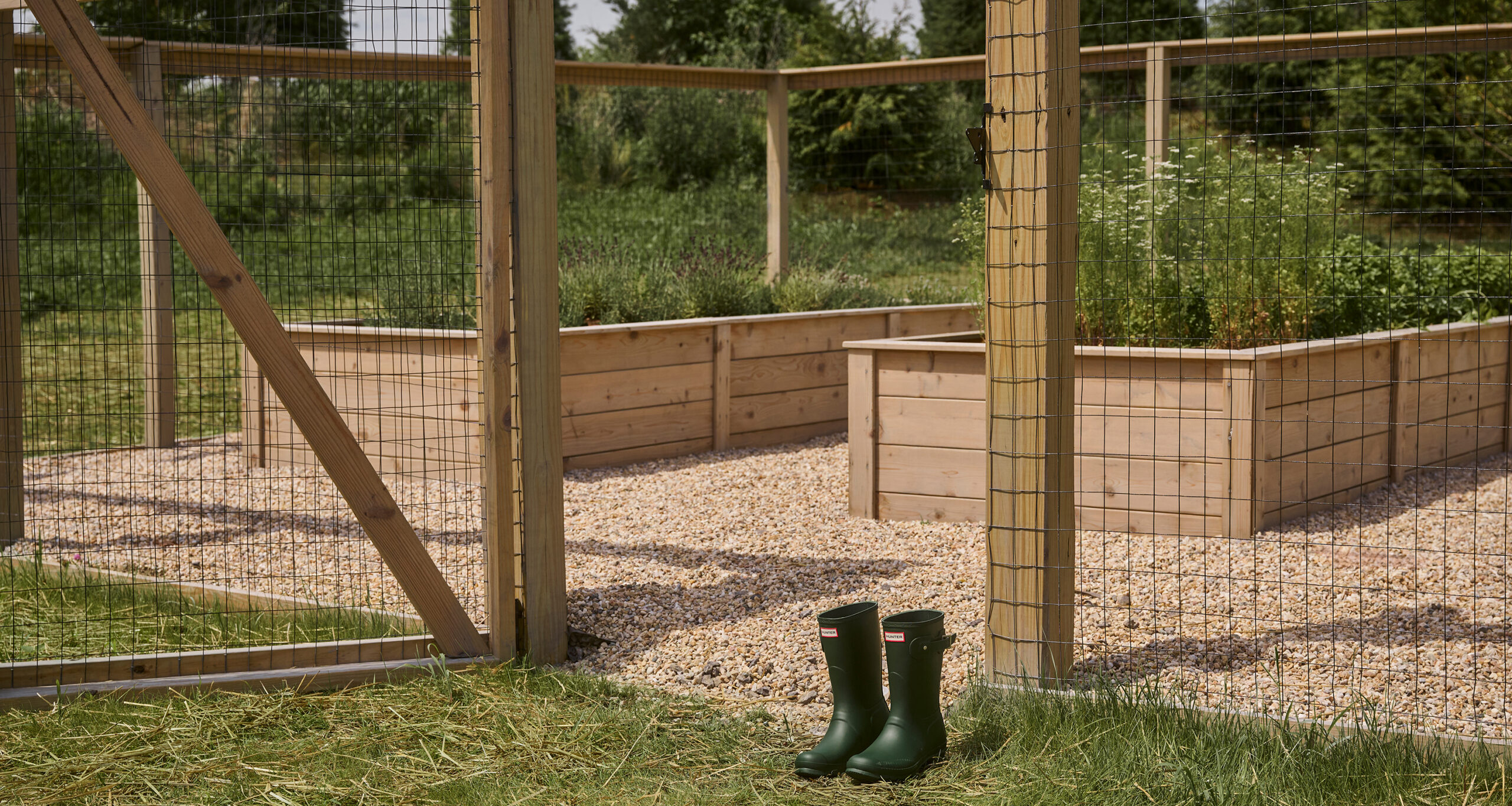 jenni-kayne-farmhouse-backayrd-reveal-garden-beds