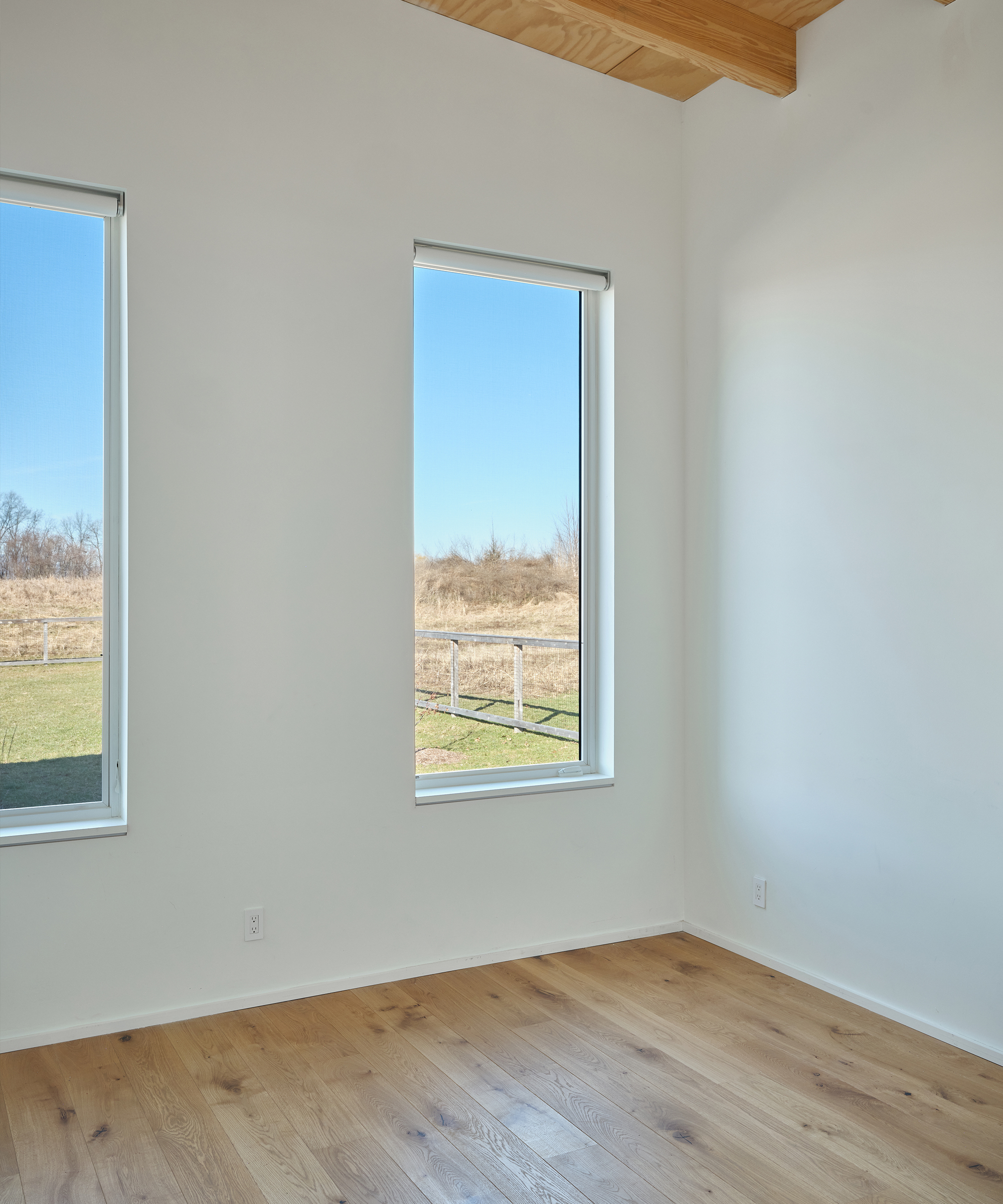 jenni-kayne-farmhouse-reveal-bedroom-before