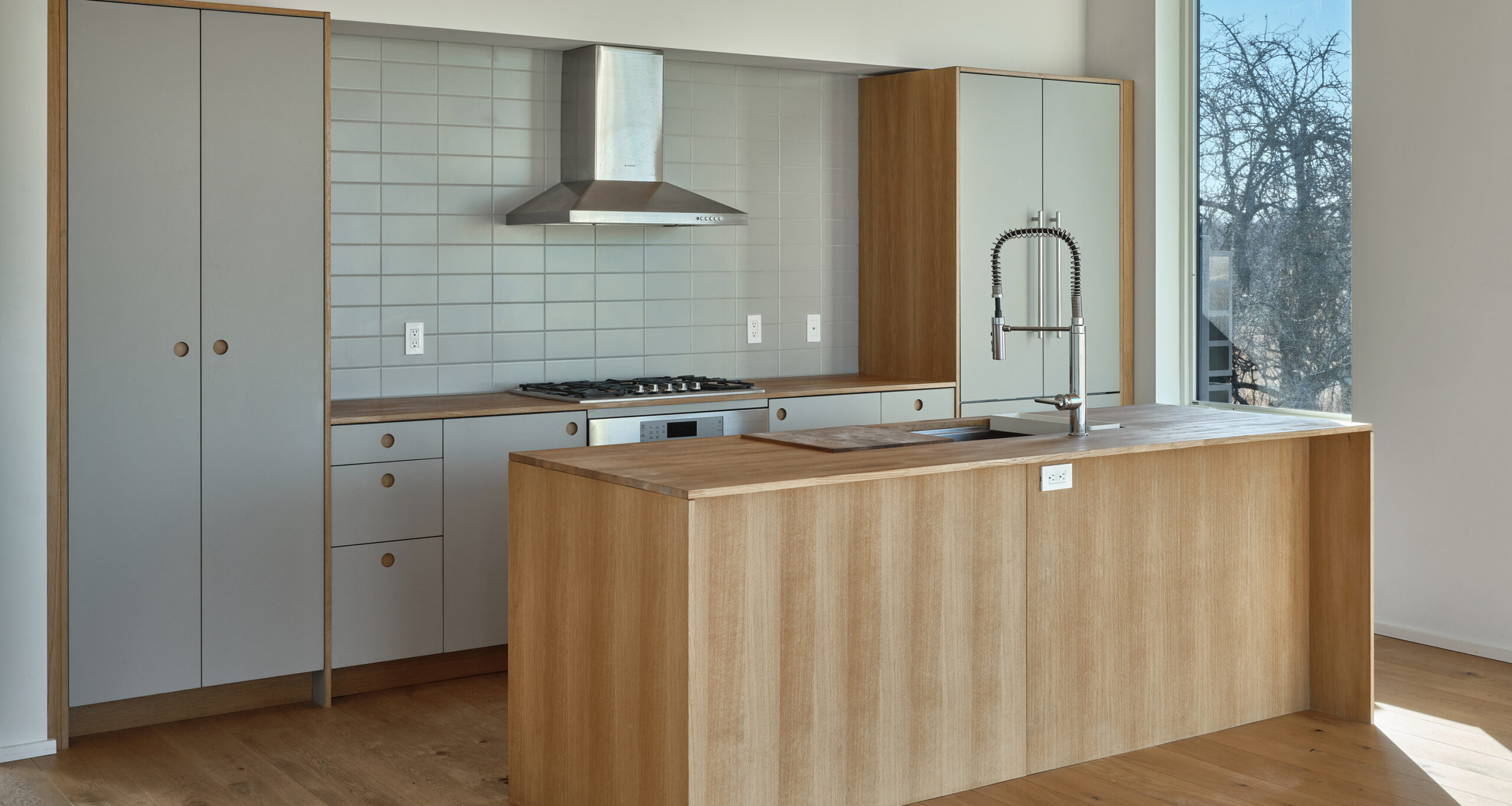 jenni-kayne-farmhouse-reveal-kitchen-before