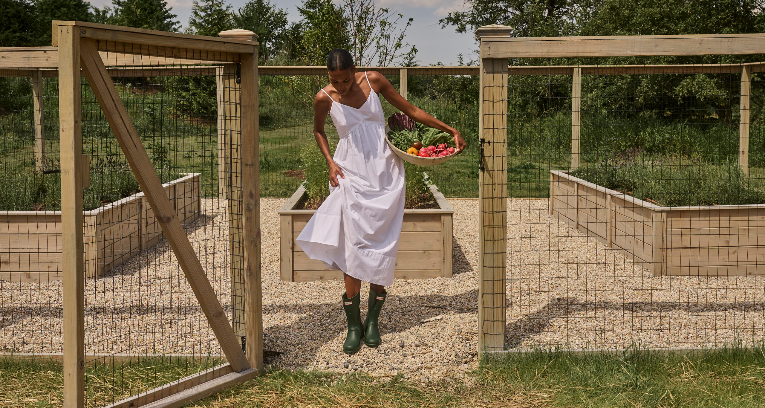 jenni-kayne-farmhouse-style-guide-peninsula-dress-veggie-bowl-garden