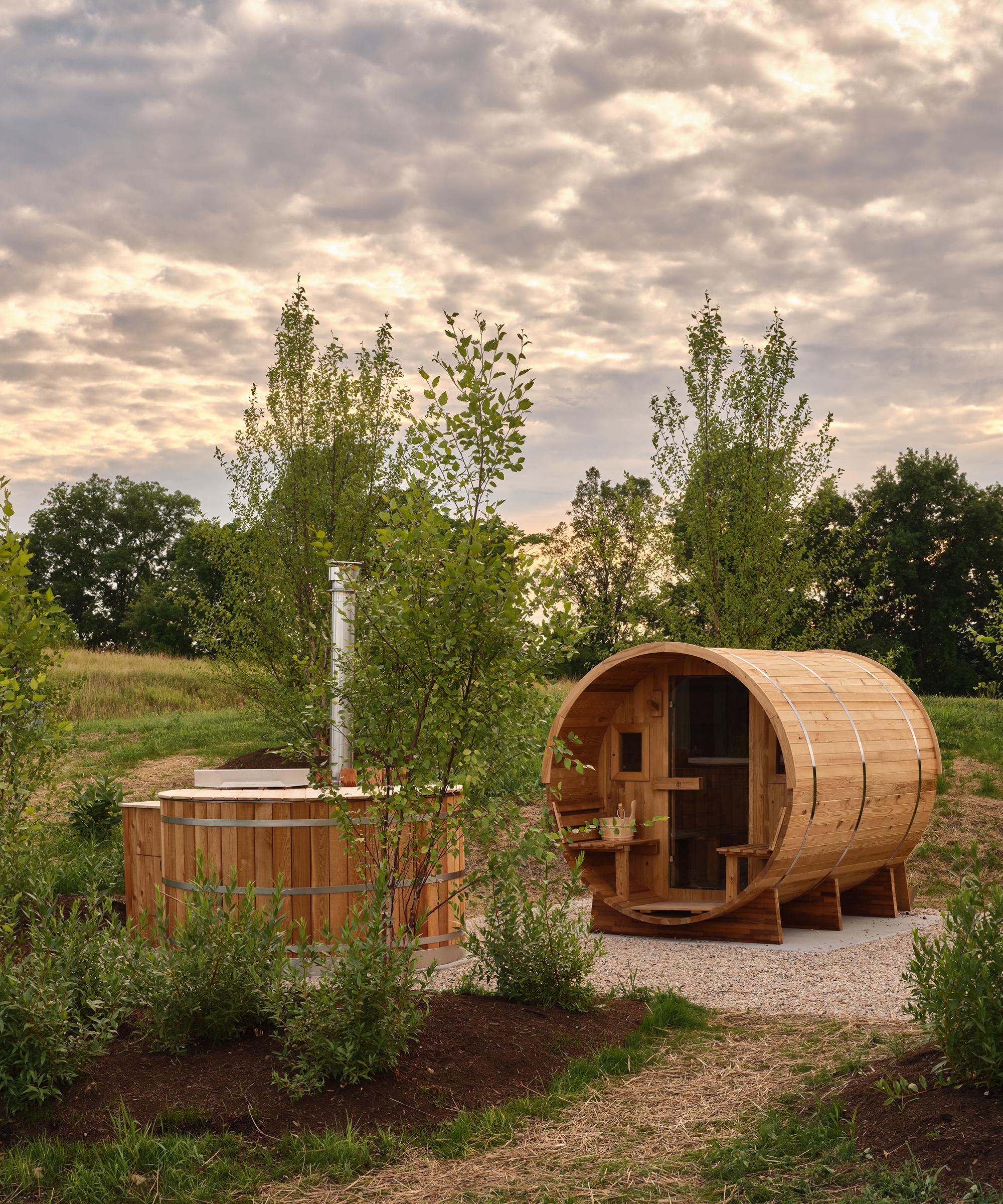 jenni0kayne-farmhouse-backayrd-reveal-outdoor-tub-suana