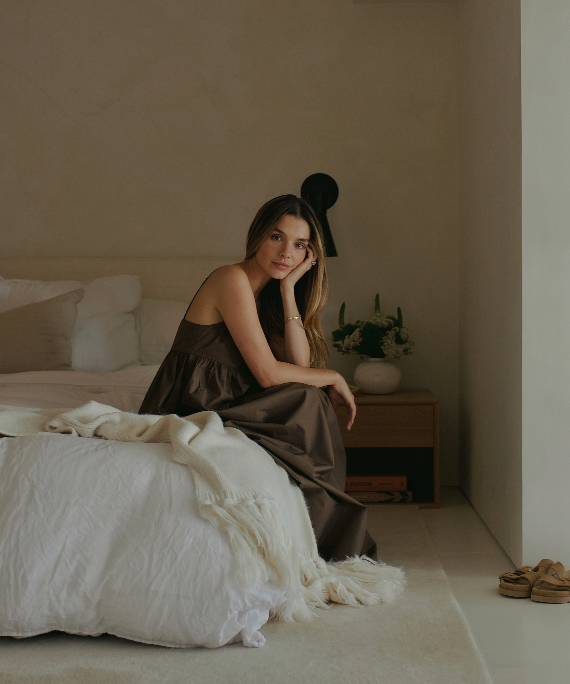 lauren-burke-in-uniform-olive-cove-dress-bedroom-sitting