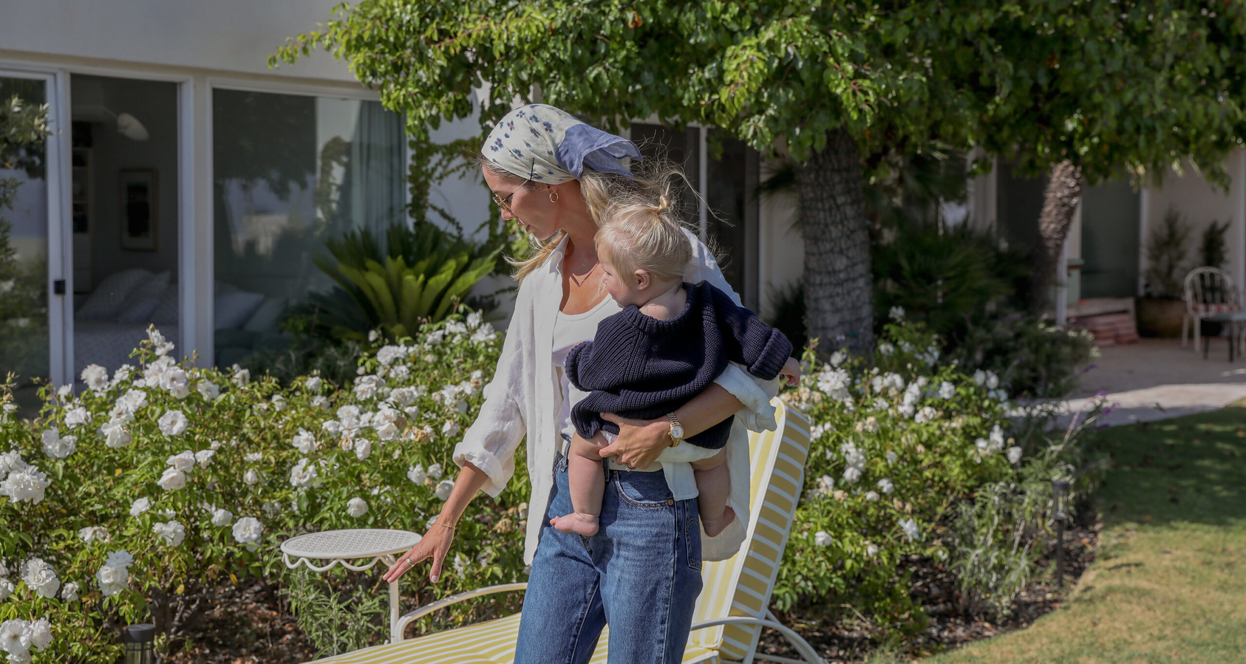 cyd-morris-linen-logan-set-shirt-jeans-outdoor-lounger