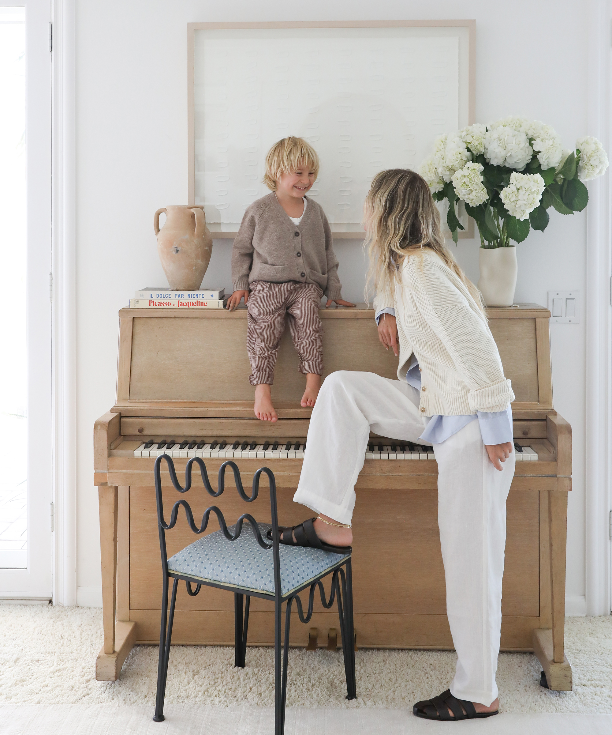 cyd-morris-linen-logan-set-styling-hayes-cardigan-piano-son