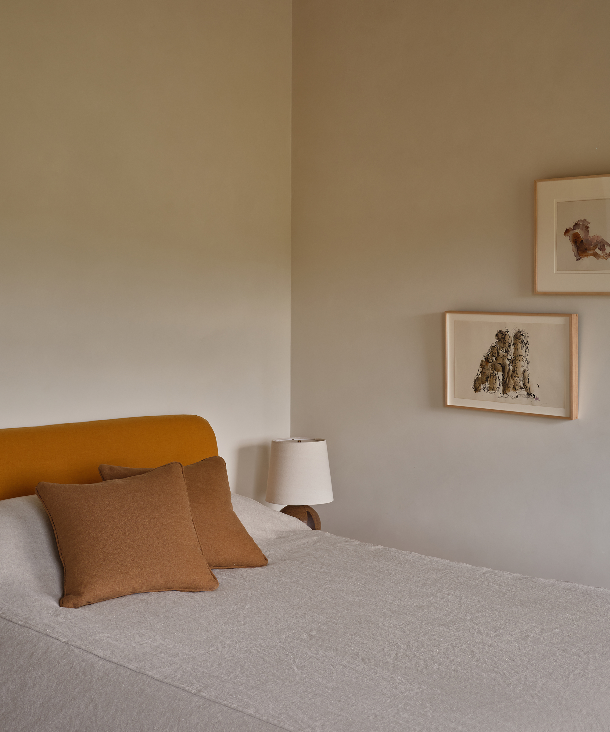 galerie-provenance-farmhouse-guest-bedroom-pillows-art