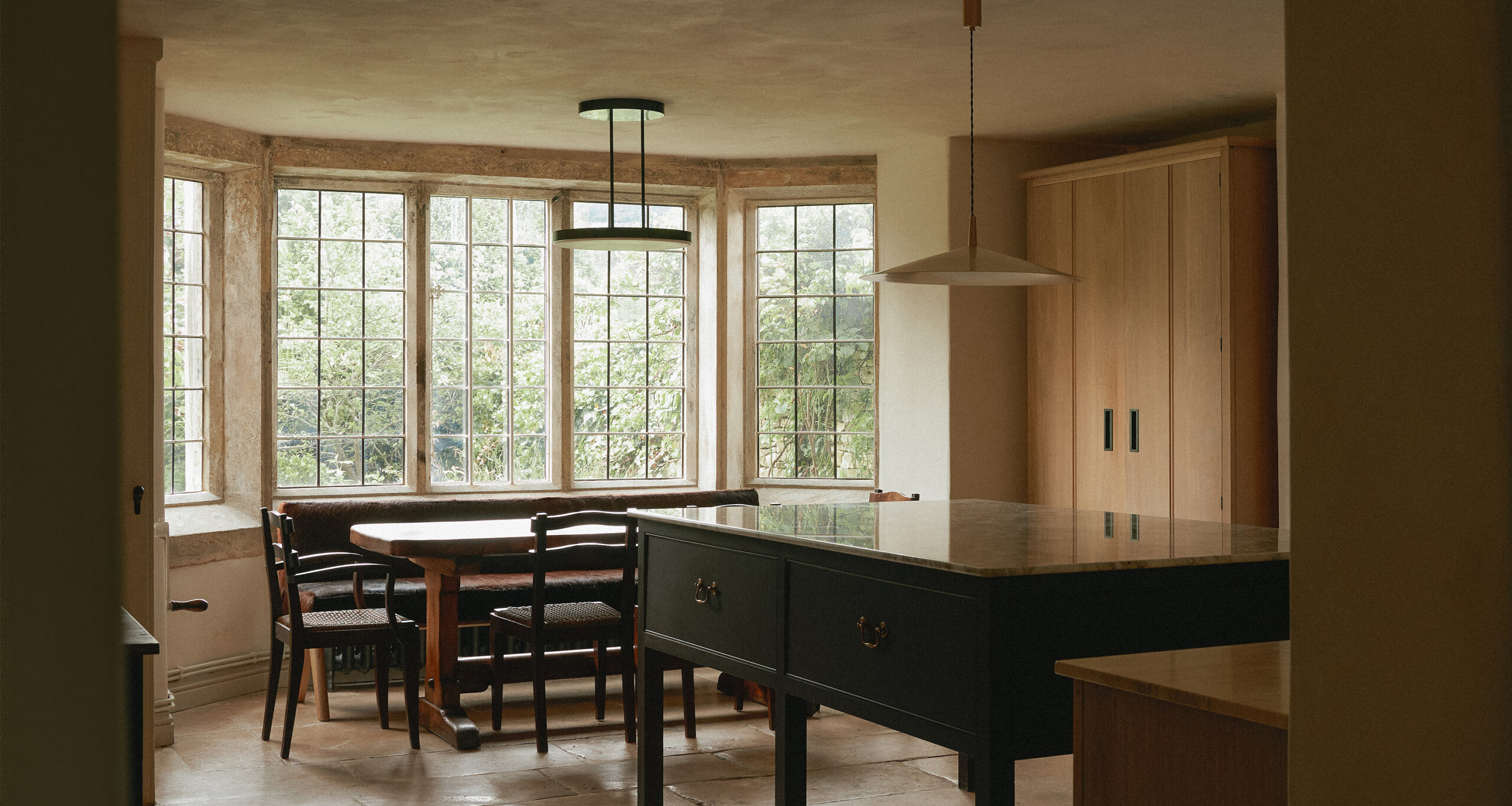 lauren-olivia-design-home-tour-dining-room-kitchen-banquette