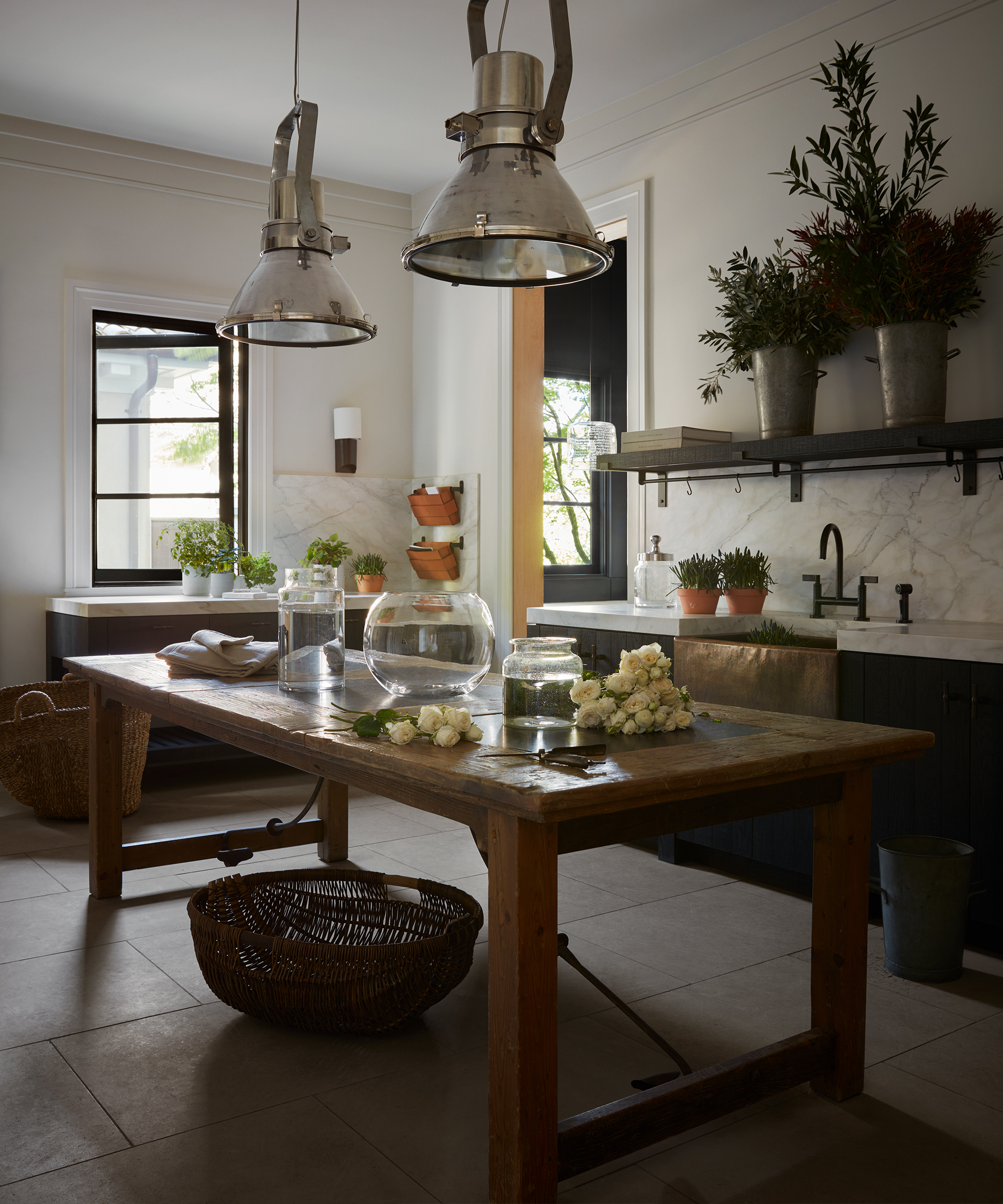 leverone-design-home-tour-wooden-mudroom-kitchen