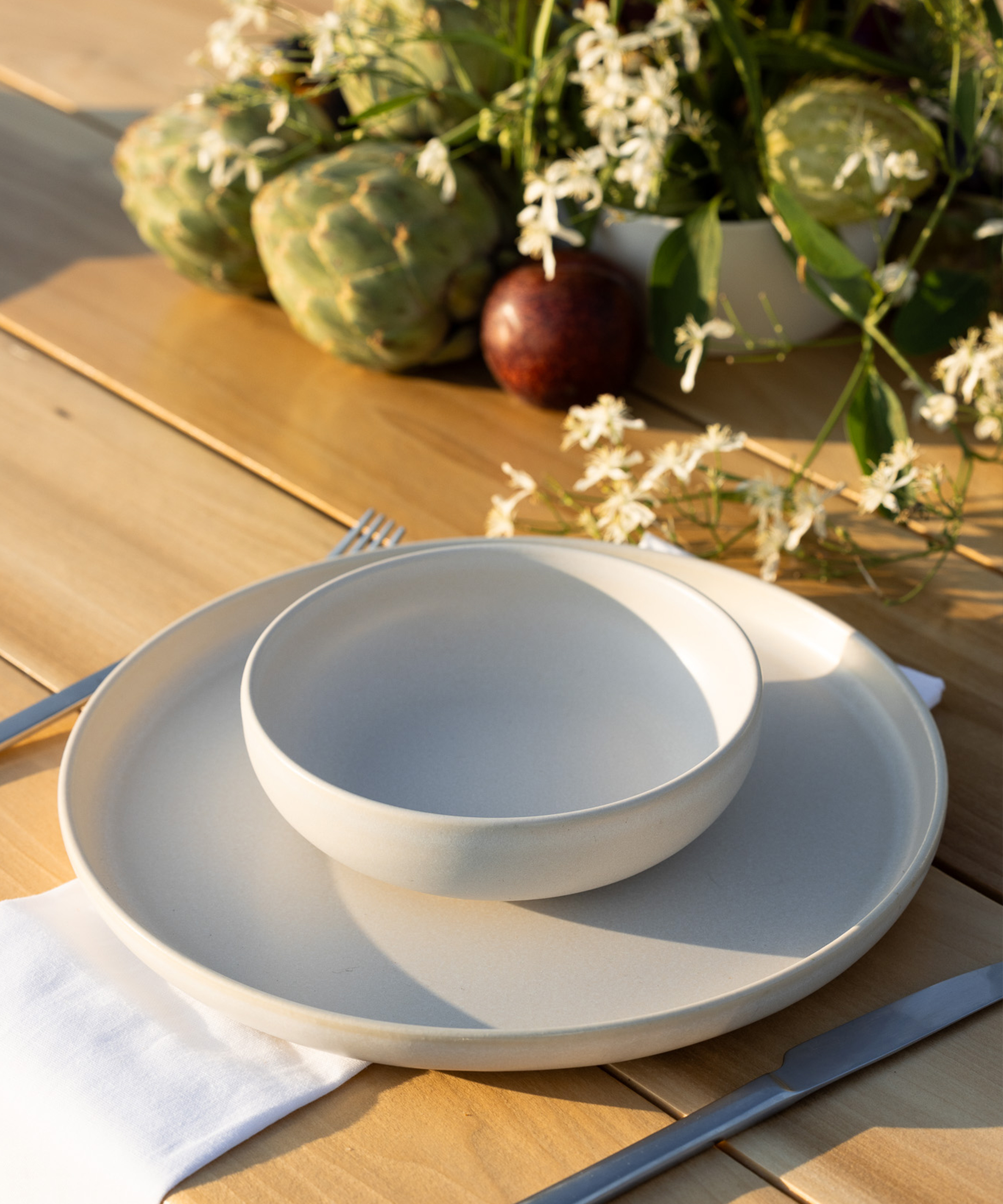 callisto-farms-amalia-pacific-dinnerware-place-setting