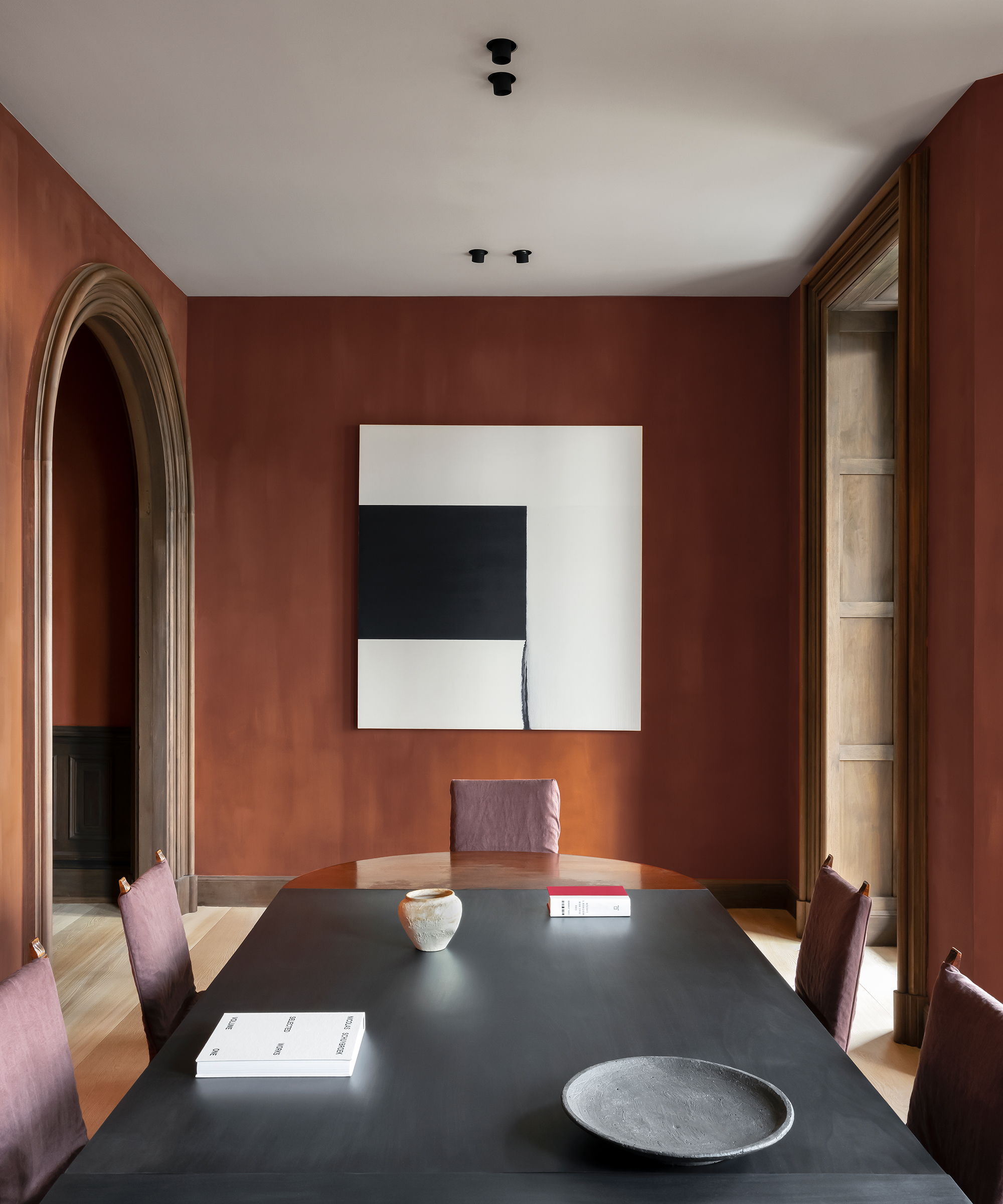 nicolas-schuybroek-dining-room-red-walls