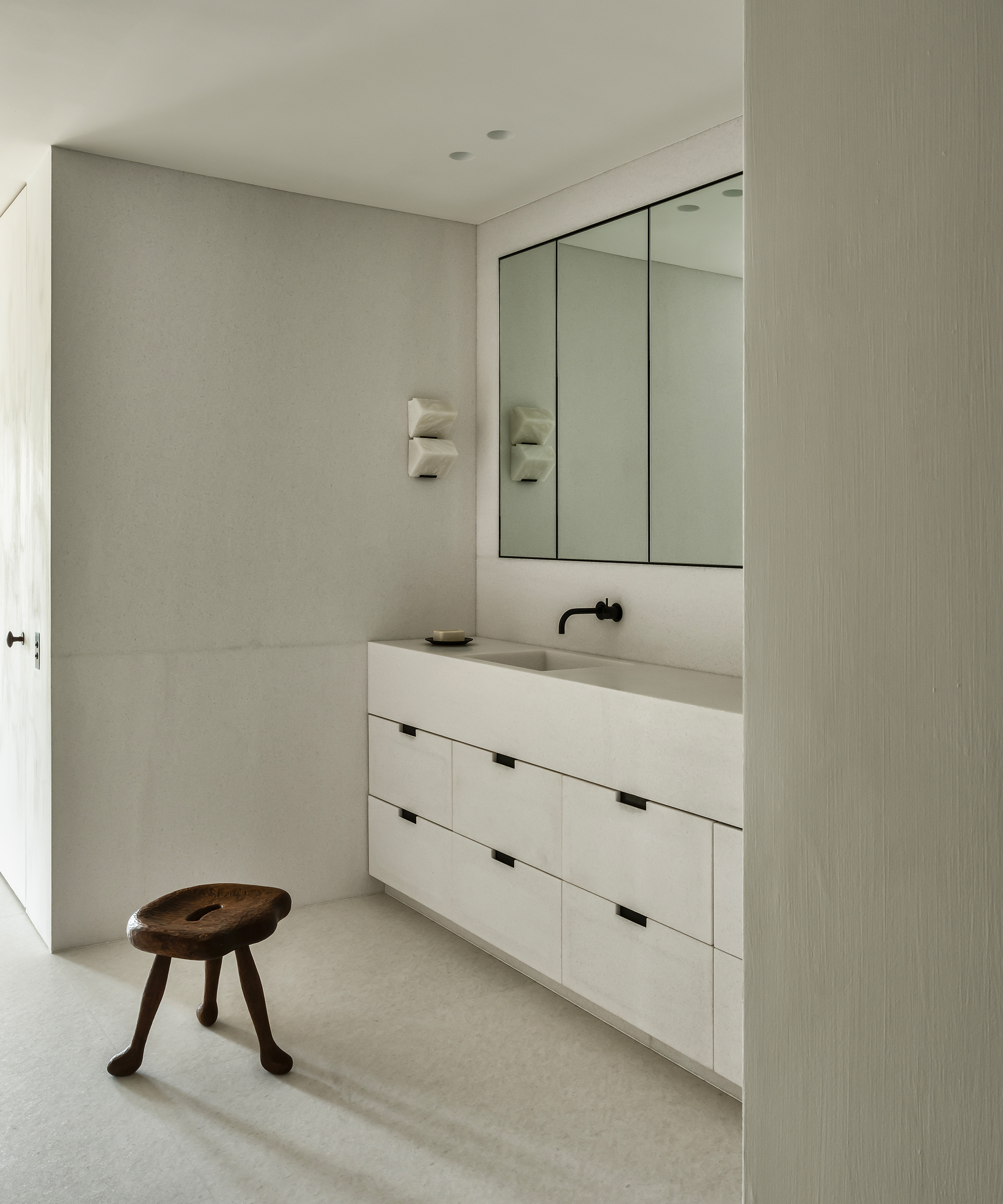 nicolas-schuybroek-home-tour-primary-bathroom