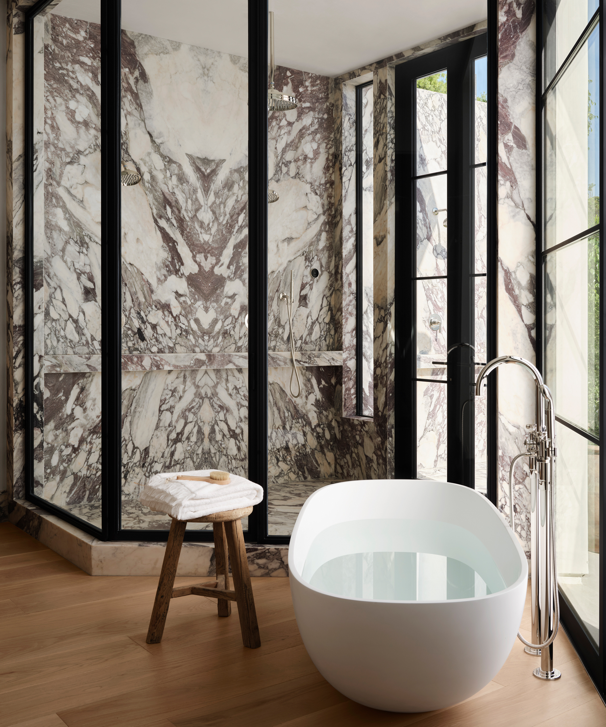 osklo-home-tour-bathroom-standalone-tub
