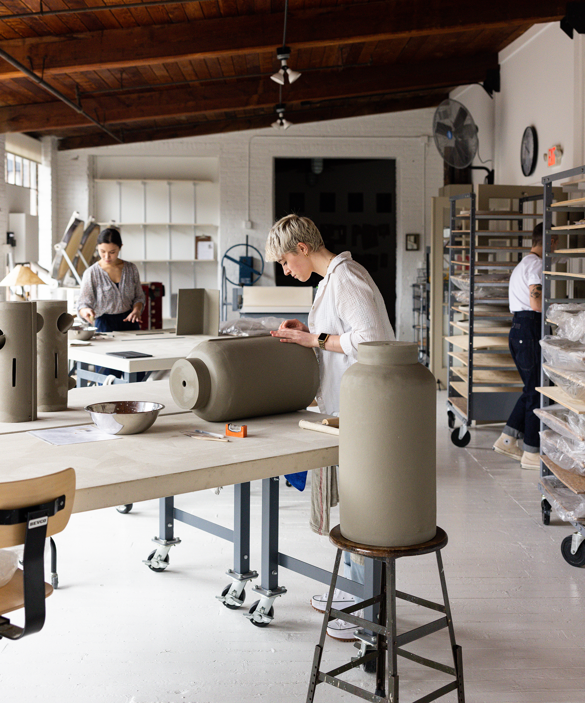 dumais-jenni-kayne-collaboration-cermaics-people-worktable