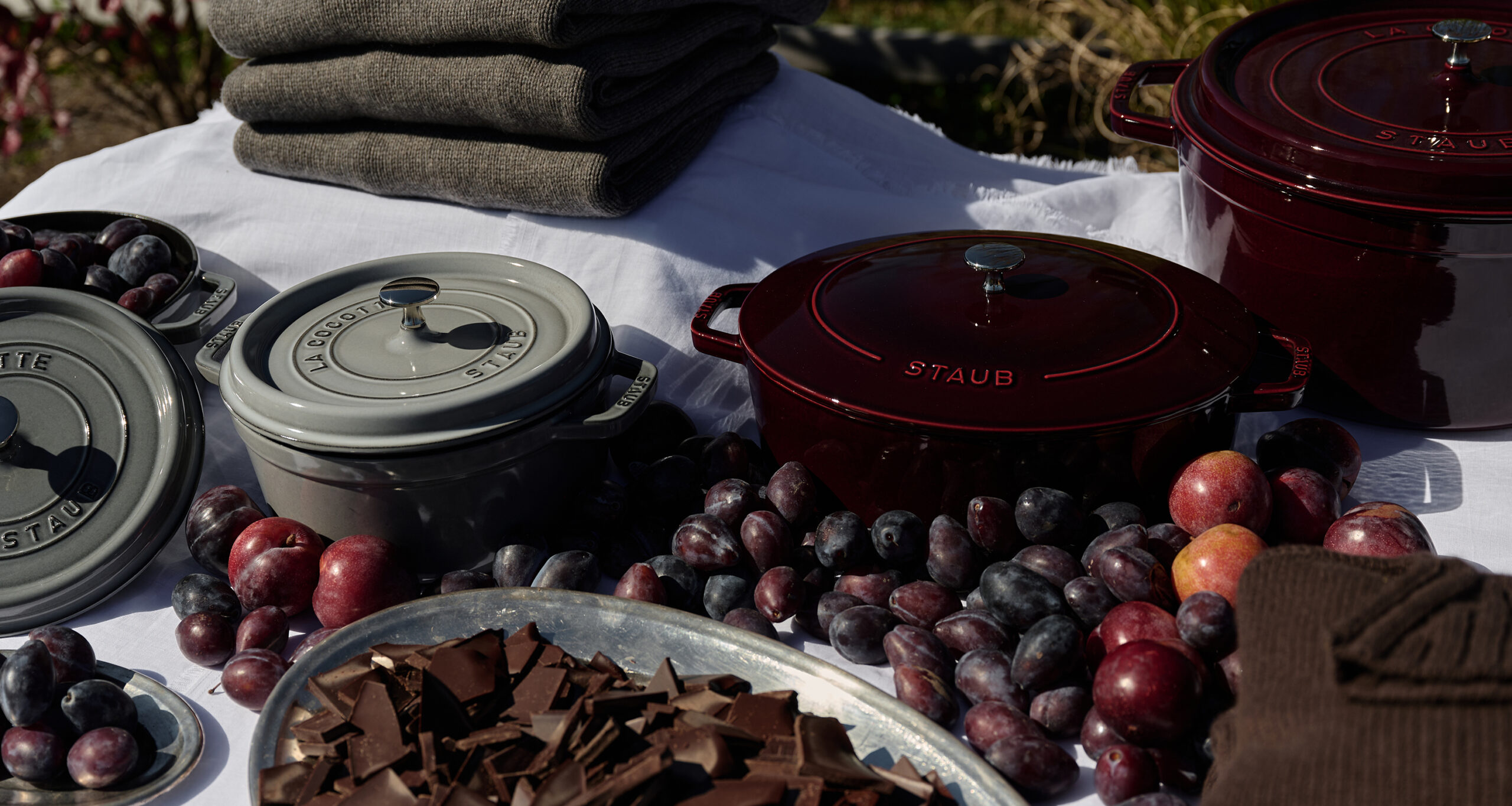 jenni-kayne-farmhouse-staub-lunch-pots-table