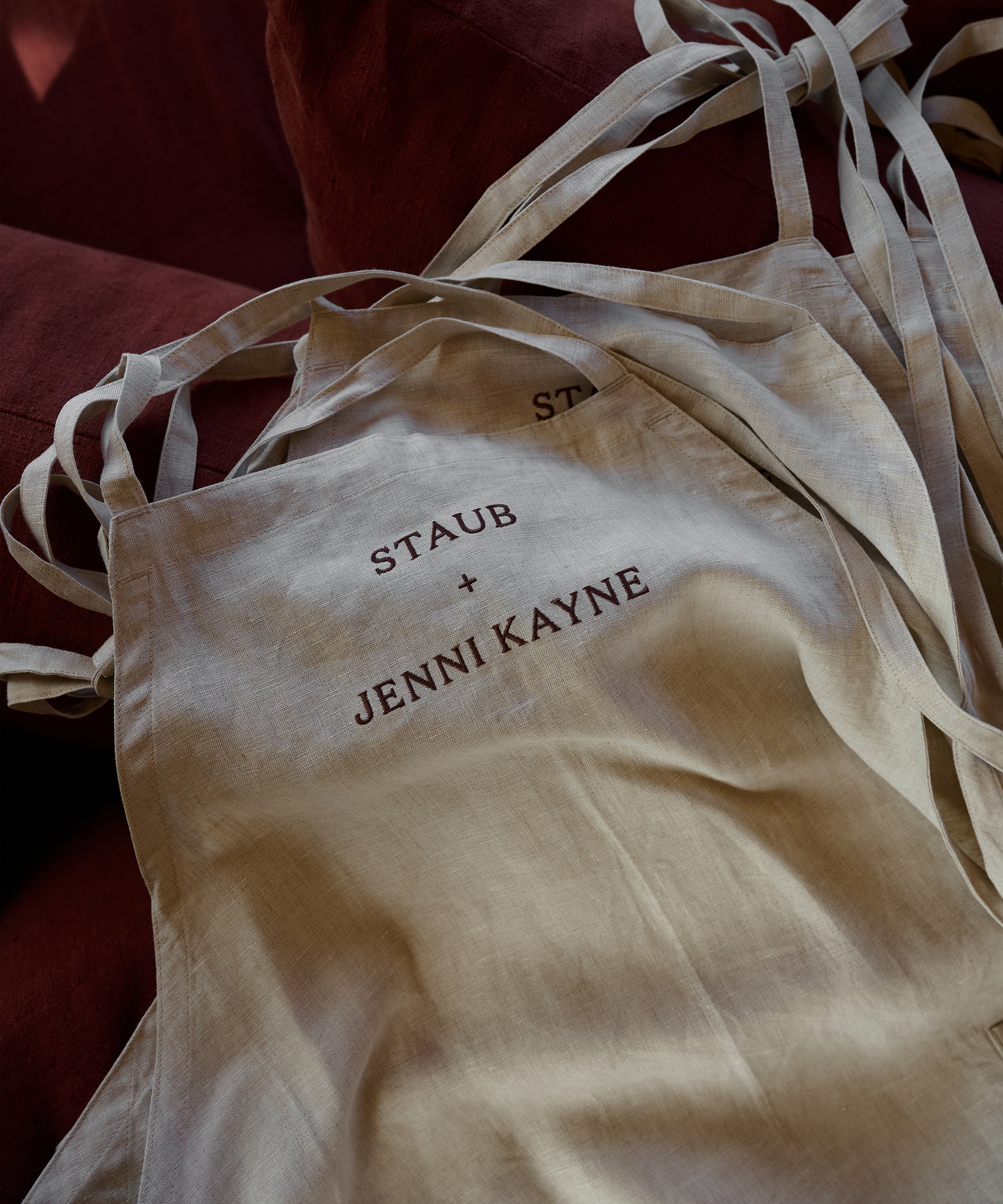 jenni-kayne-staub-farmhouse-lunch-linen-aprons