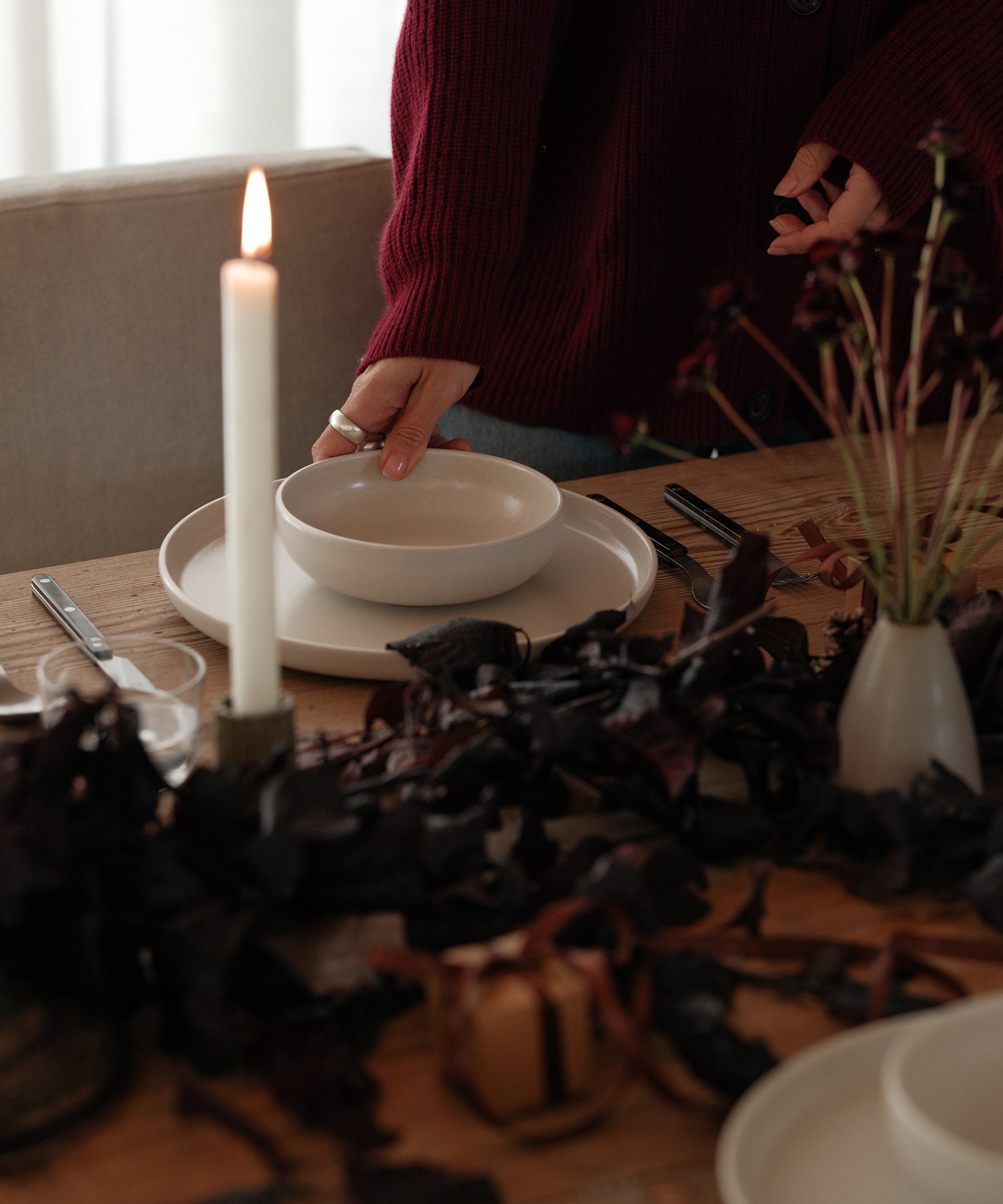 jenni setting the table with ivory pacific dinnerware and florals down the table
