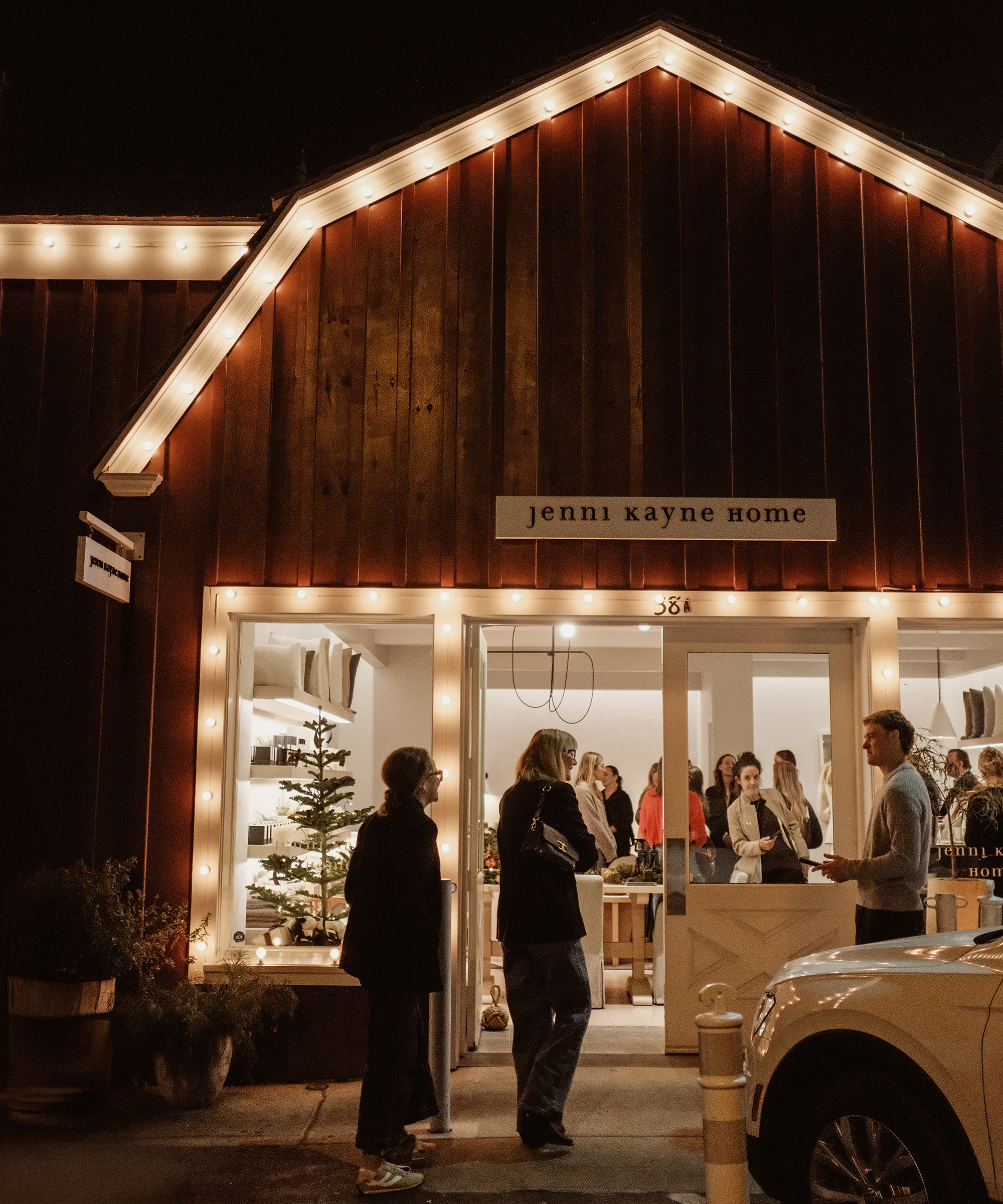 jenni-kayne-homecourt-event-store-lights-outline