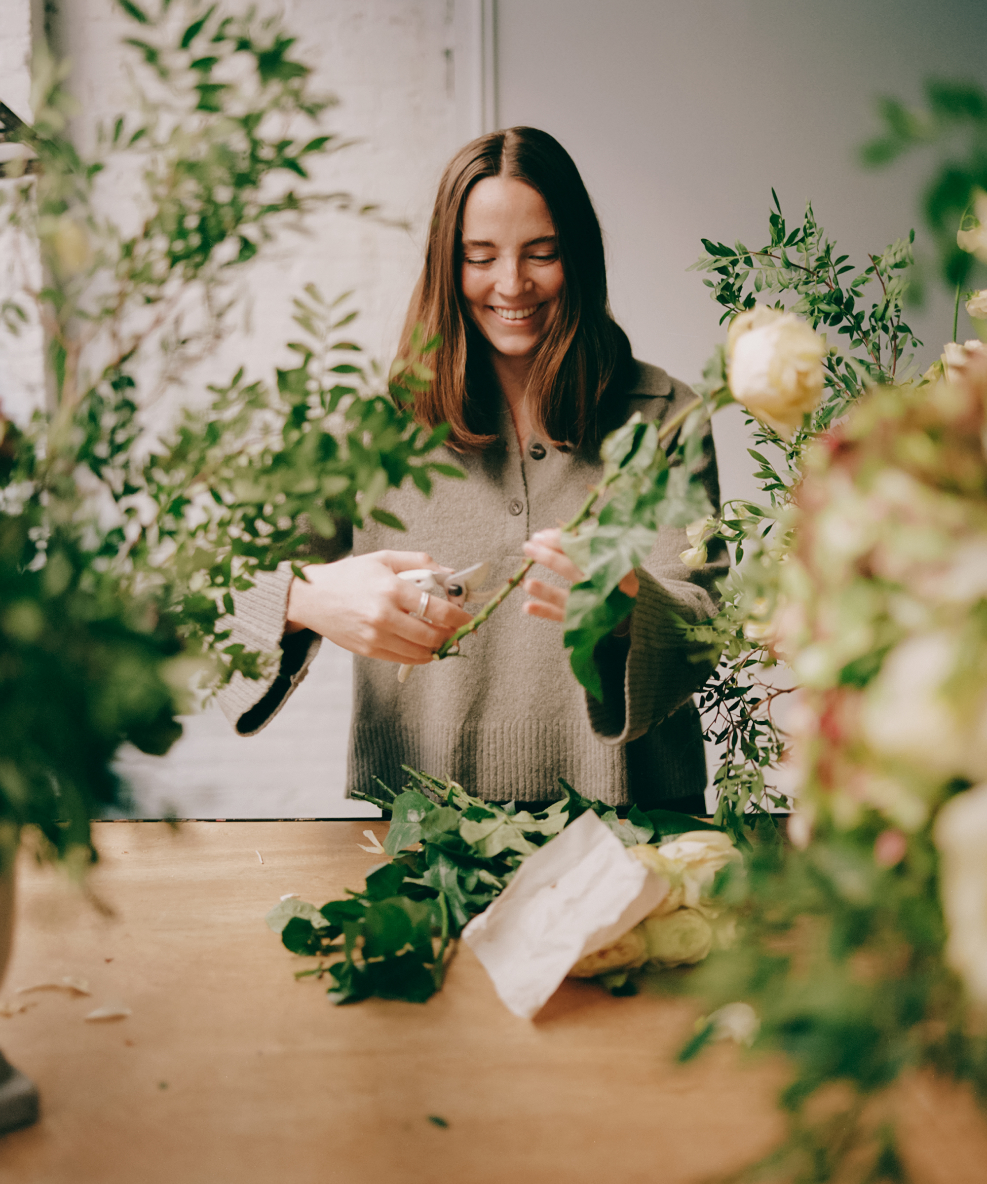 flowers-by-ford-floral-arranging-cutting