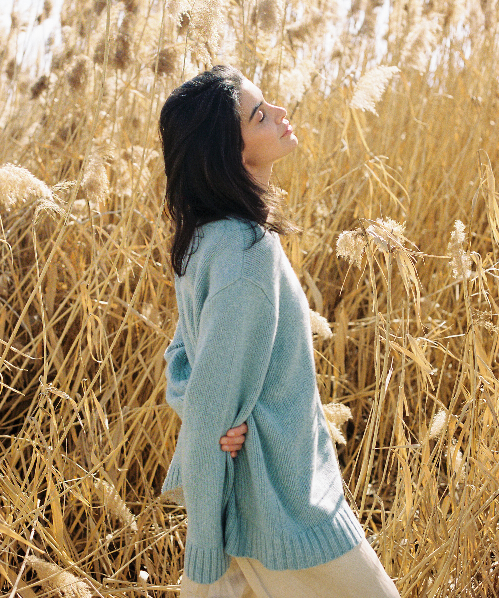 sara-covey-in-uniform-cashmere-amelia-beach-portrait