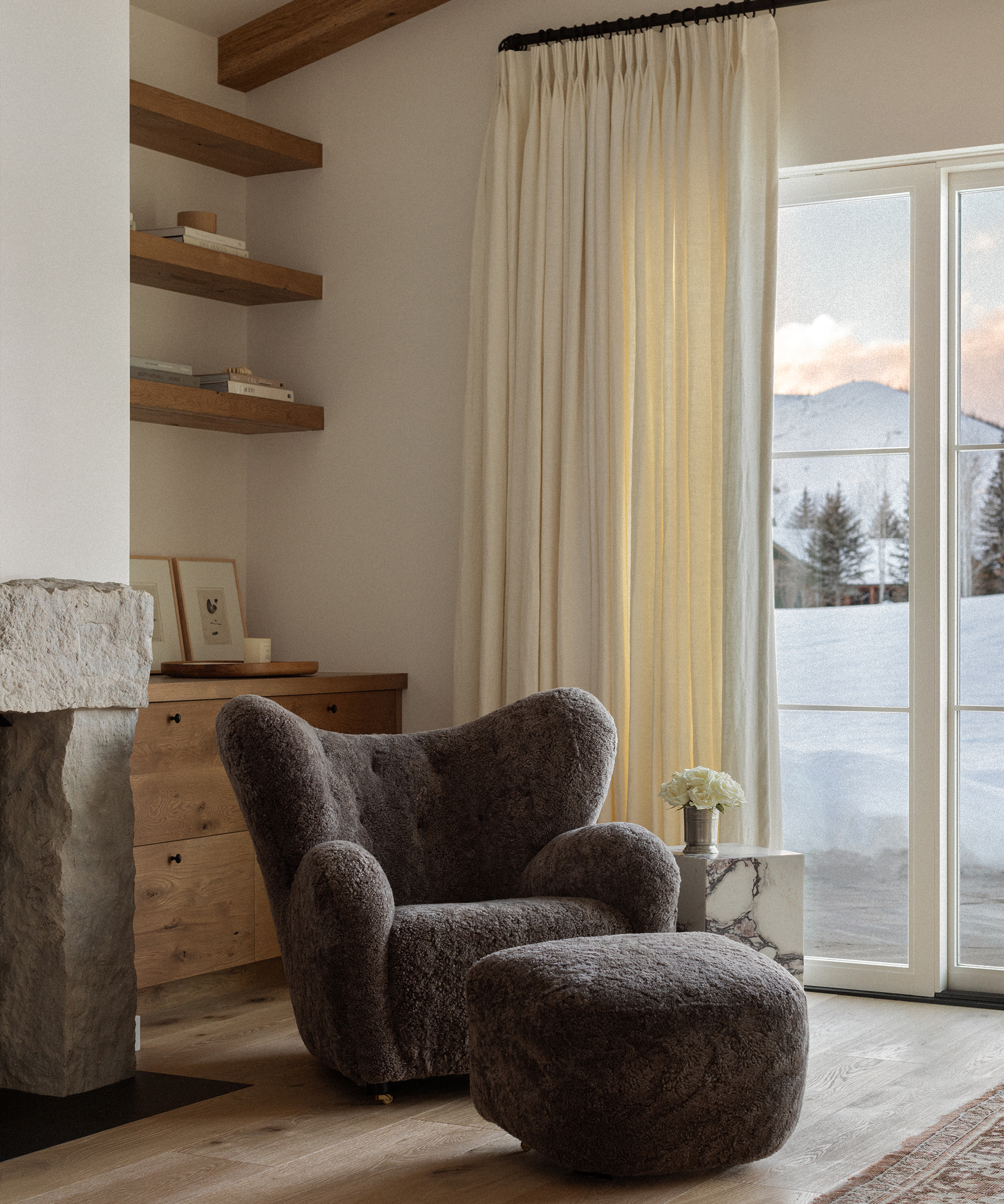 studio-mtn-sun-valley-home-tour-grey-shearling-accent-chair-window