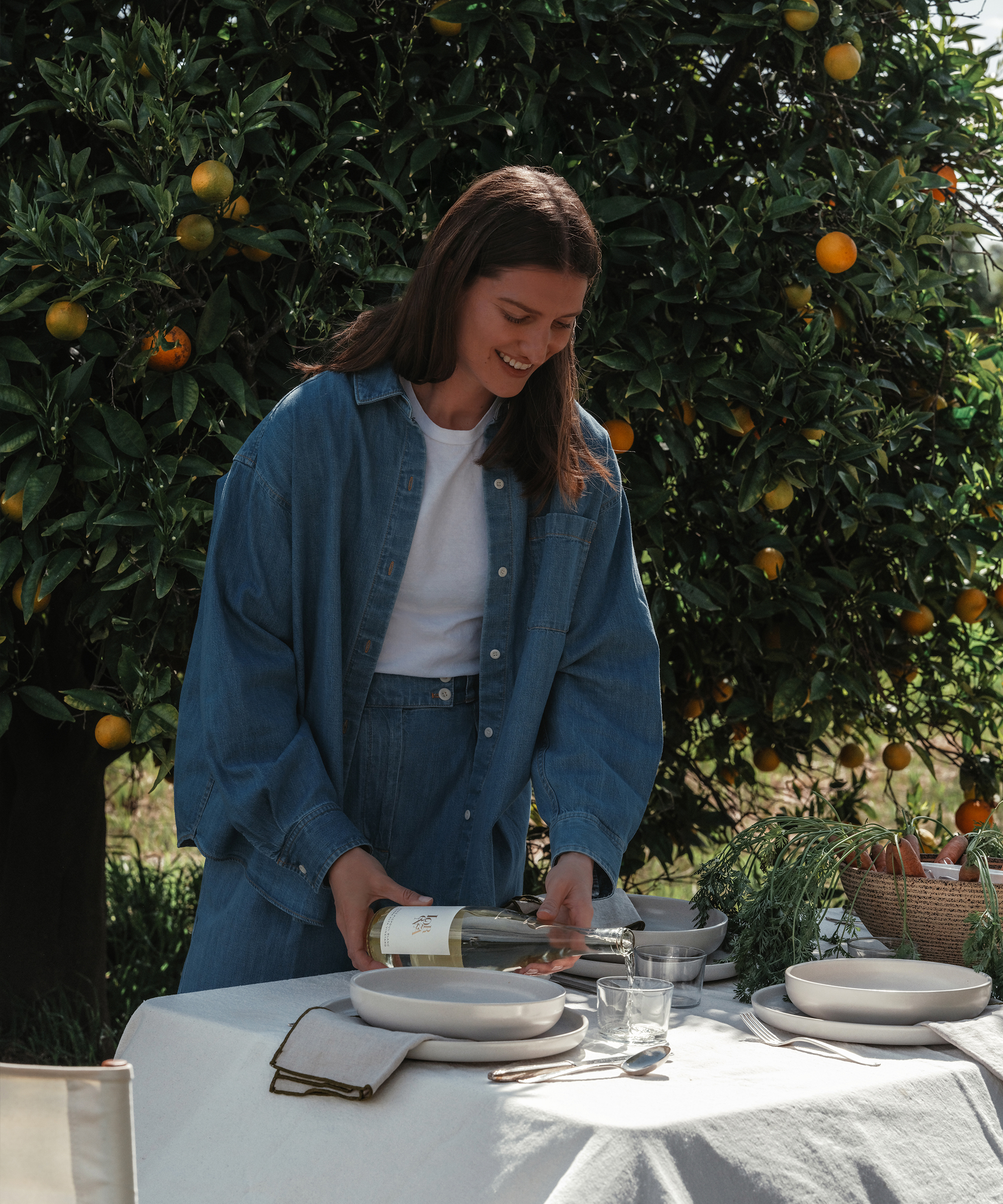 michele-kisser-outdoor-table-pouring-wine
