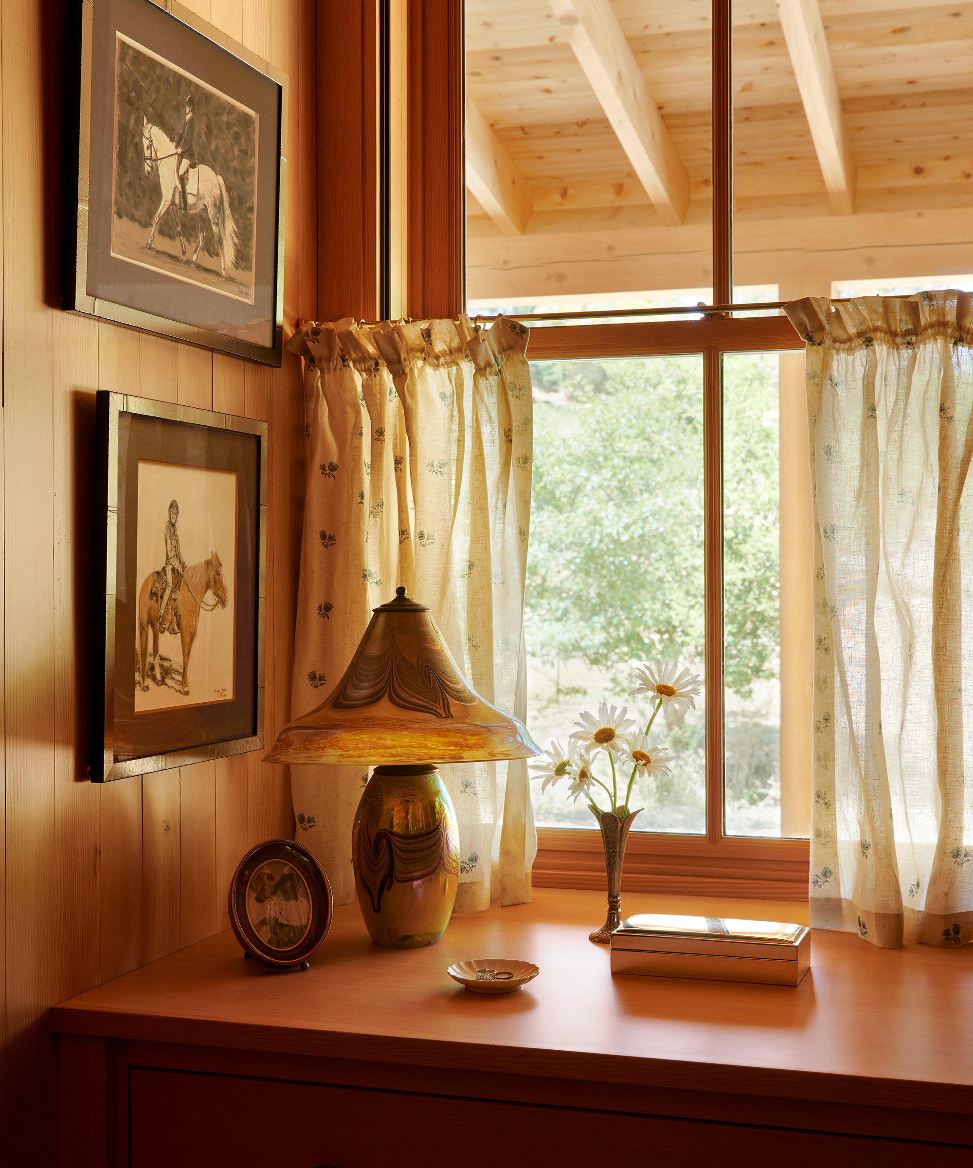 studio-dorian-home-tour-living-room-nook