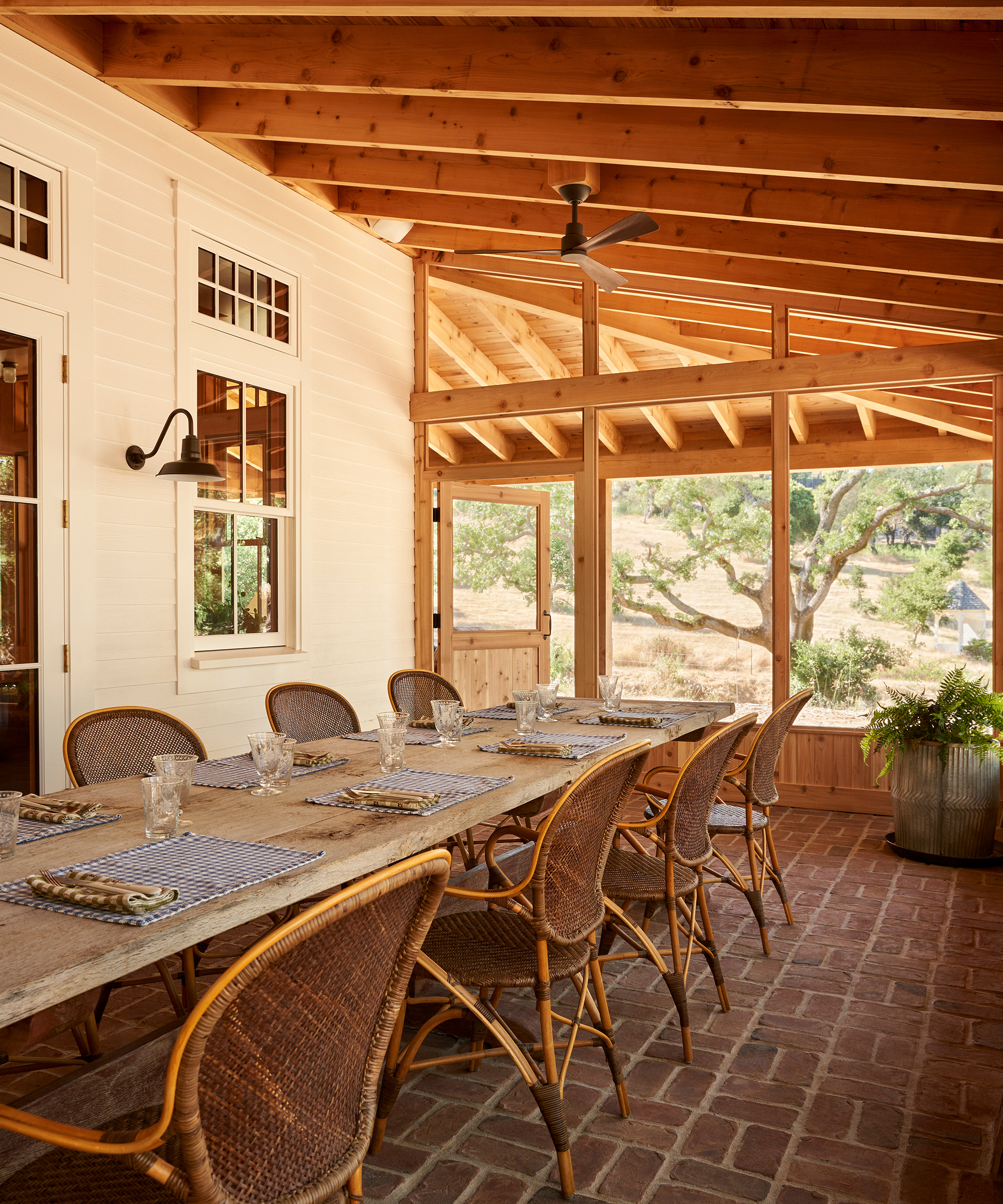 studio-dorian-home-tour-outdoor-dining-area