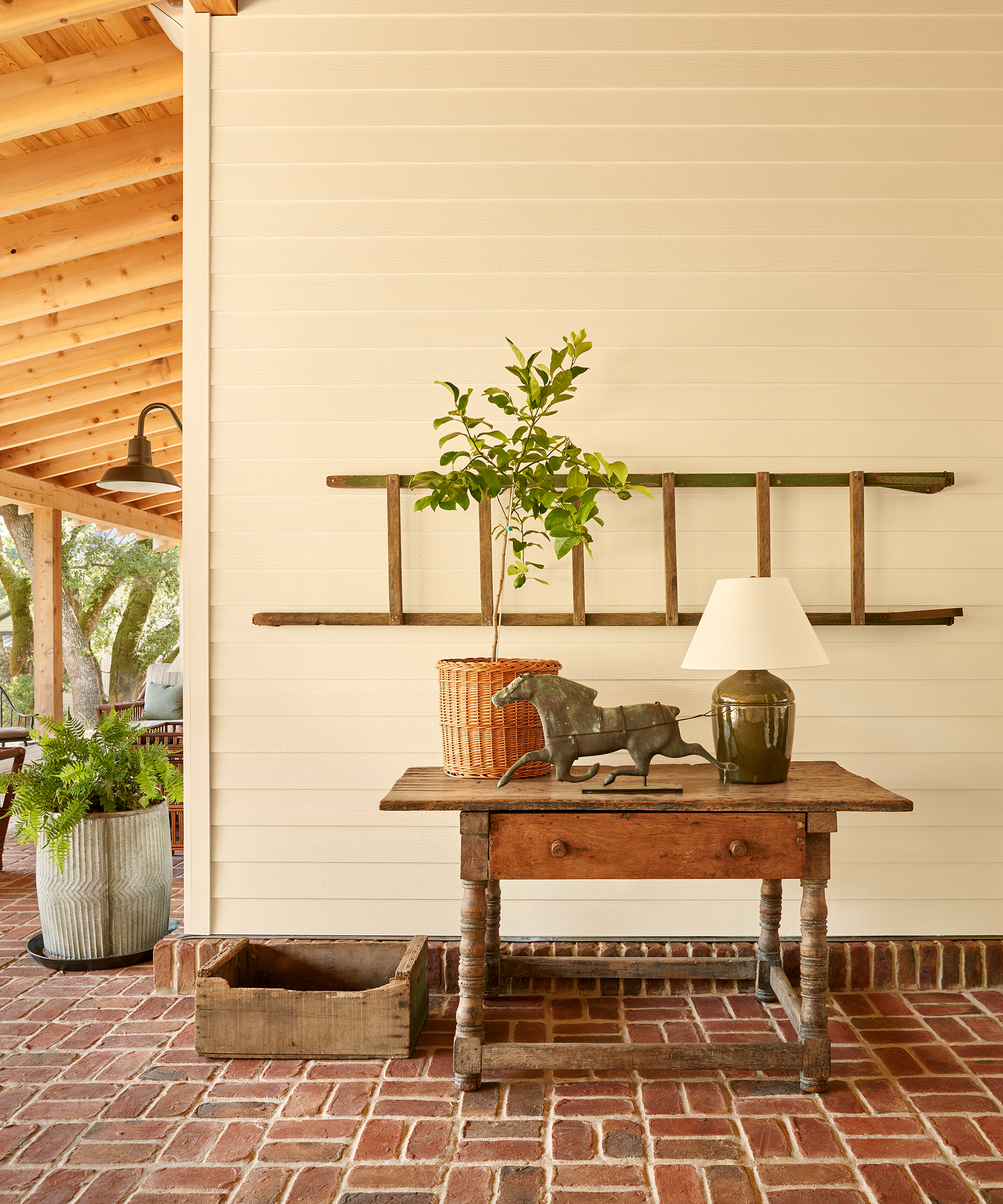 studio-dorian-home-tour-outdoor-entry-table