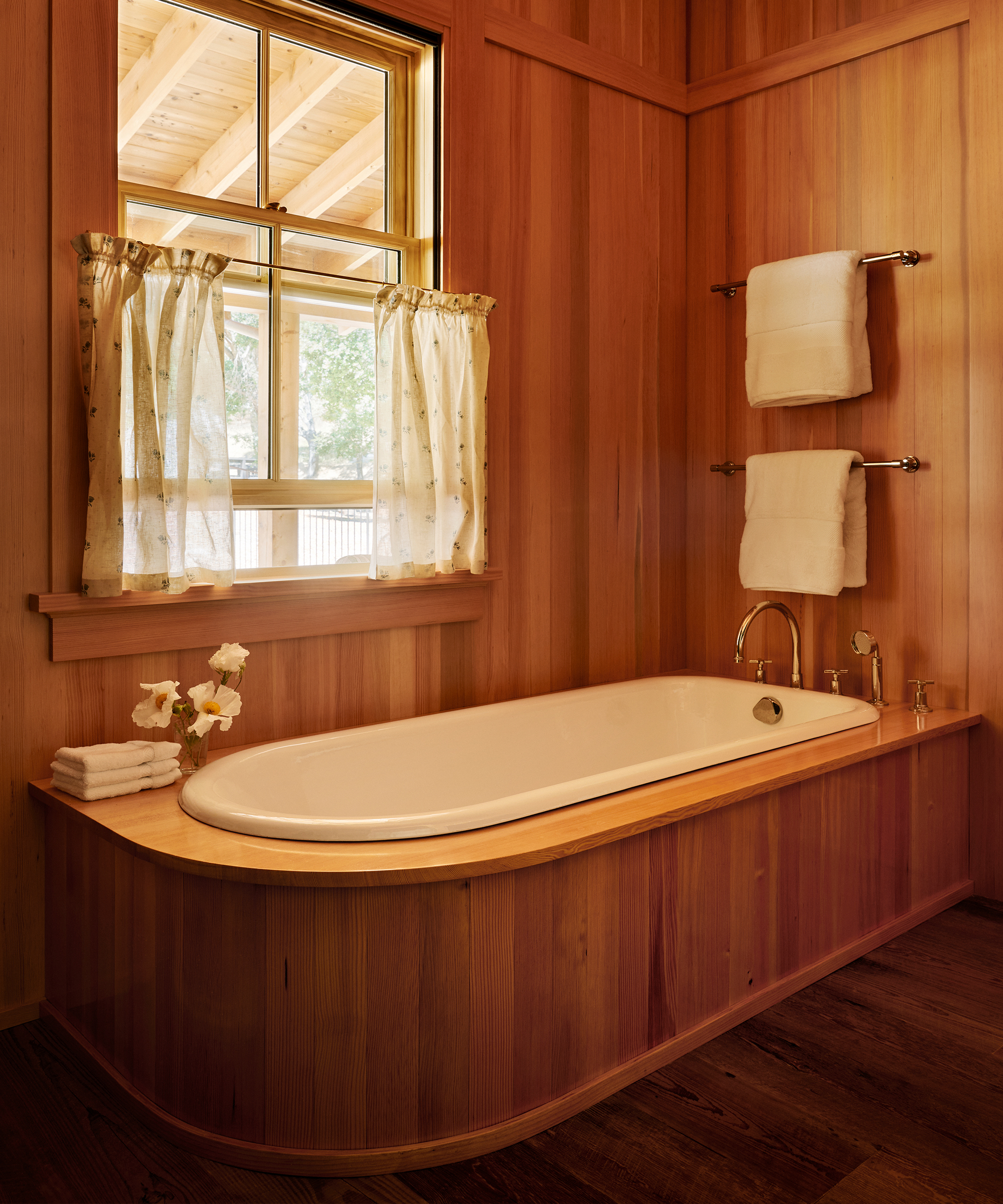 studio-dorian-home-tour-wooden-bathroom