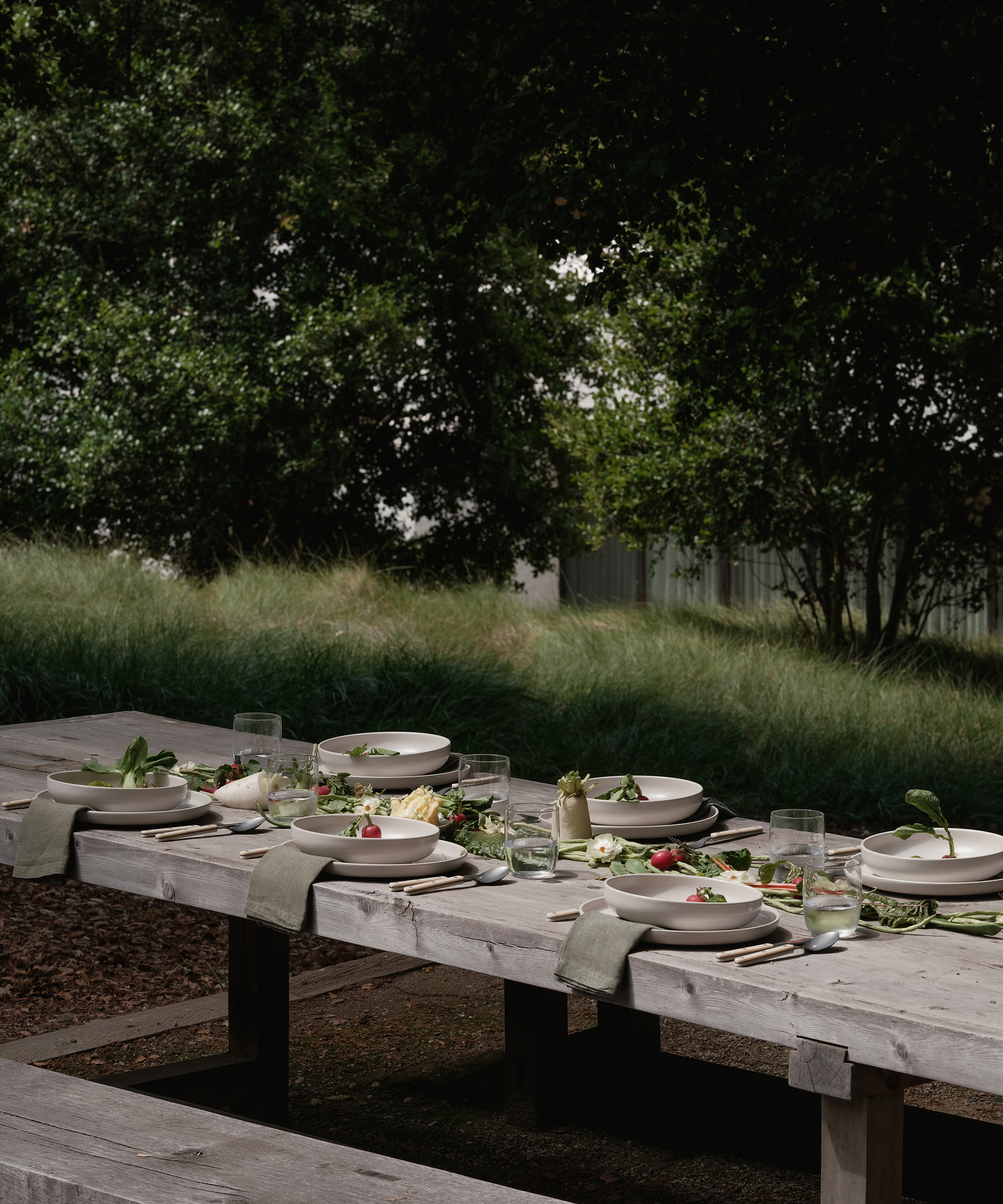 jenni-spring-outdoor-entertaining-full-tablescape