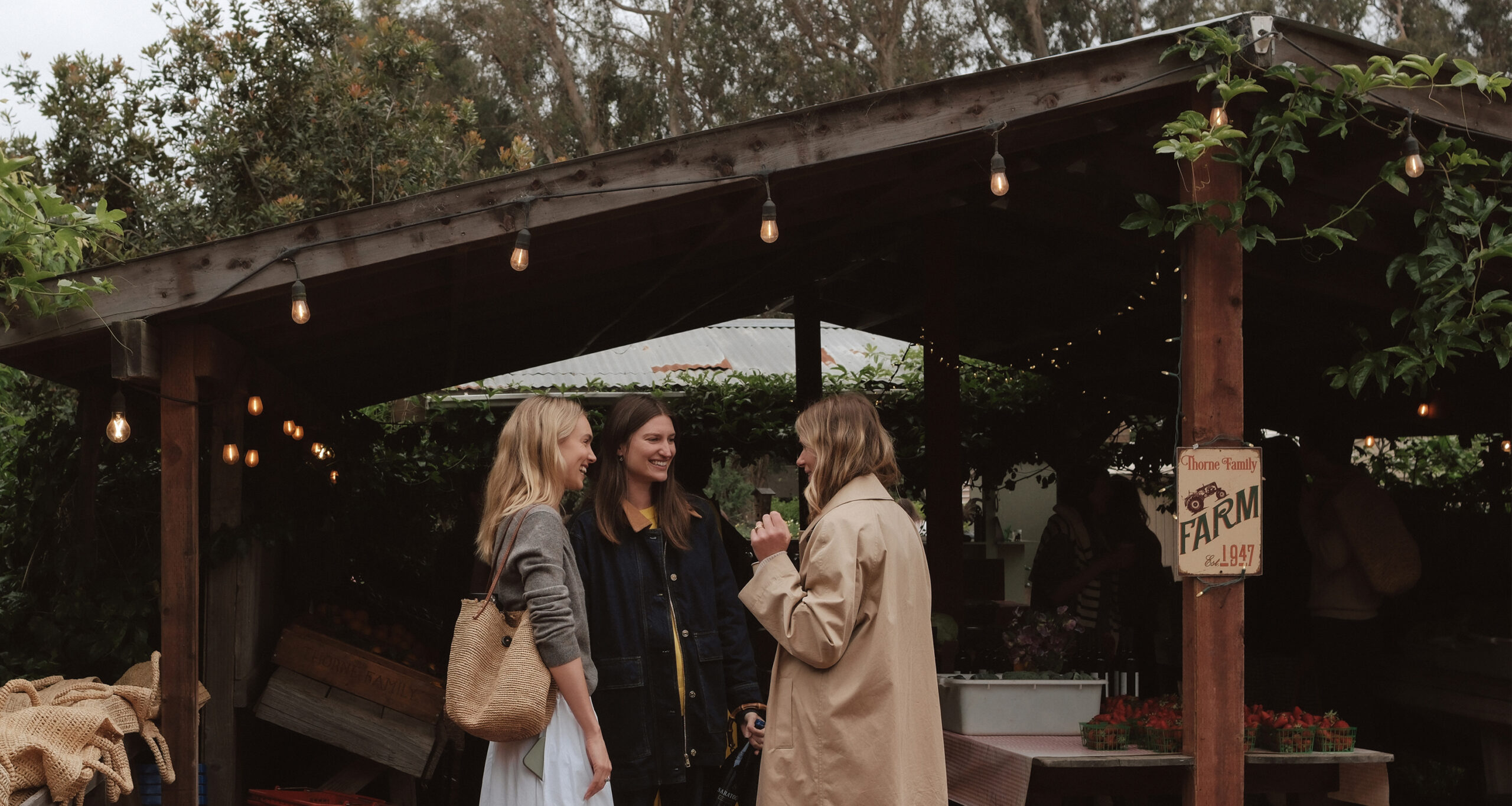 spring-brand-event-three-girls-talking