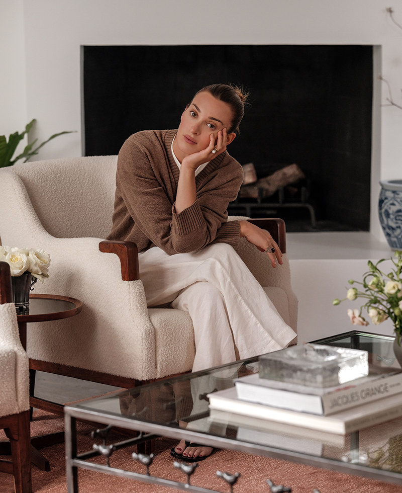https://jenni-kayne.s3.amazonaws.com/wordpress/uploads/2025/06/jamie-mizrahi-simone-sweater-accent-chair-t.jpg