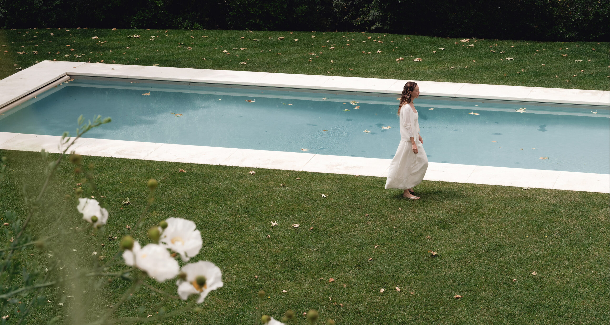 jenni-summer-wardrobe-kinney-dress-mira-cardigan-pool-walkway