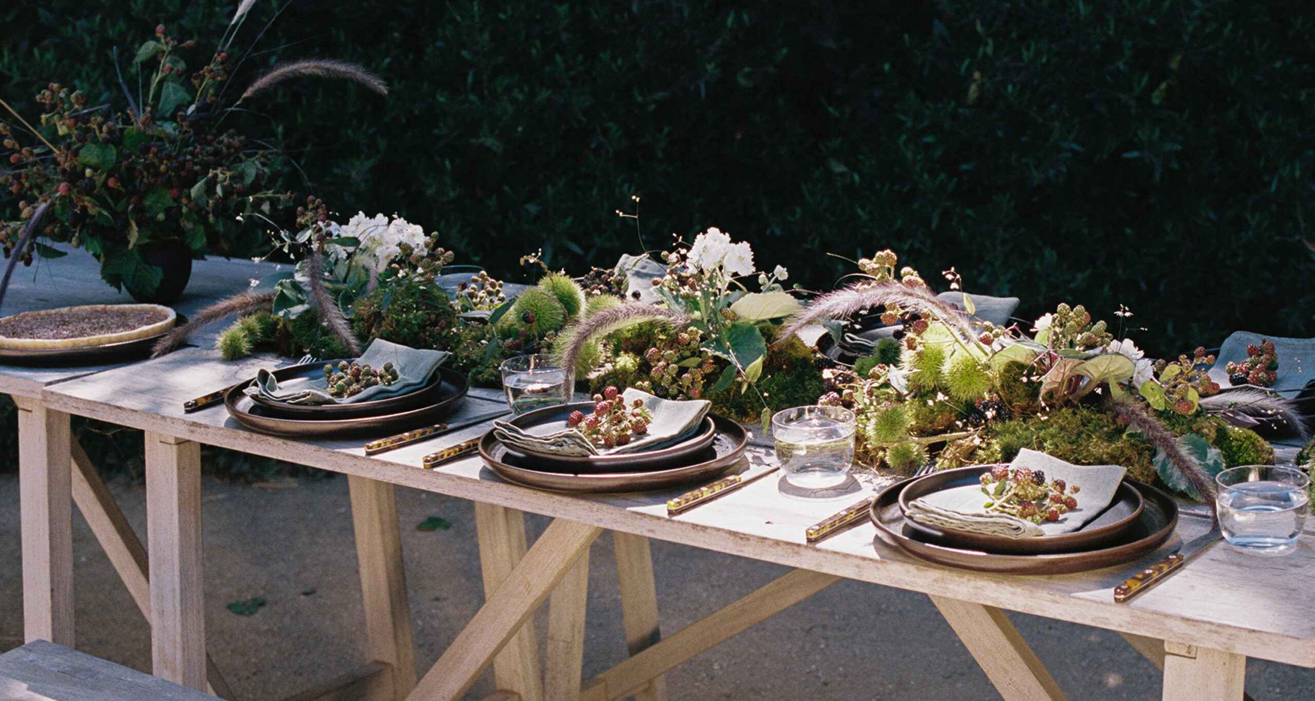 jenni-heritage-fall-table-outdoors