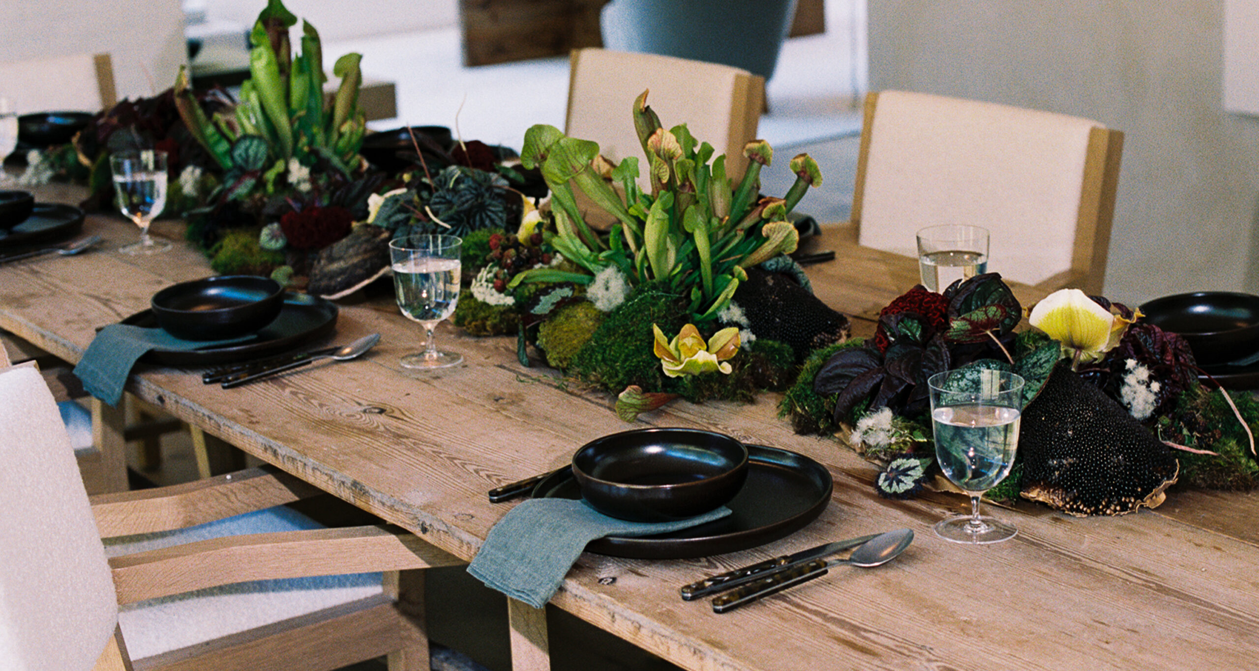 jenni-holiday-tabletop-fully-set-h