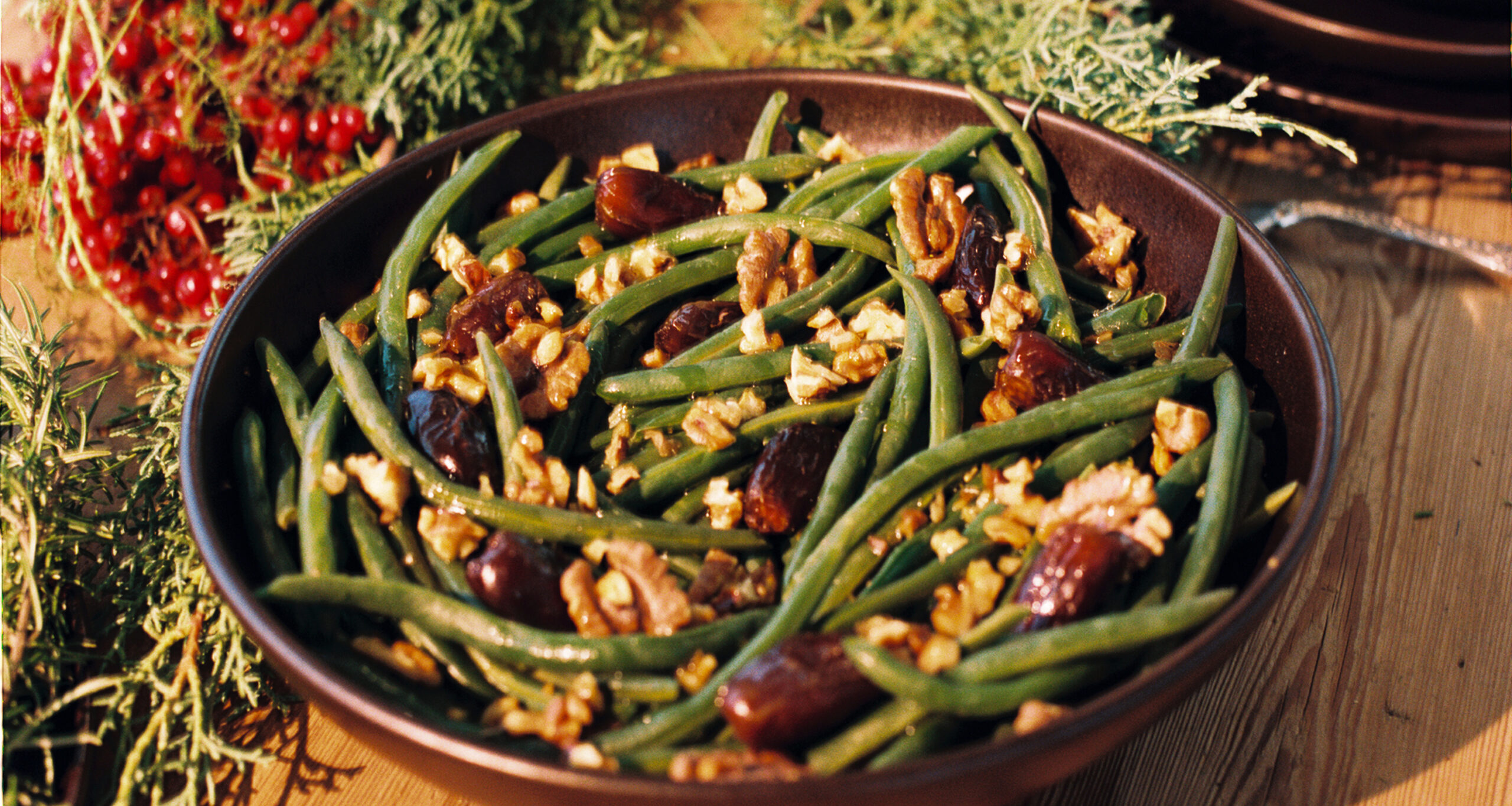 jenni-holiday-dinner-serving-bowl-green-beands