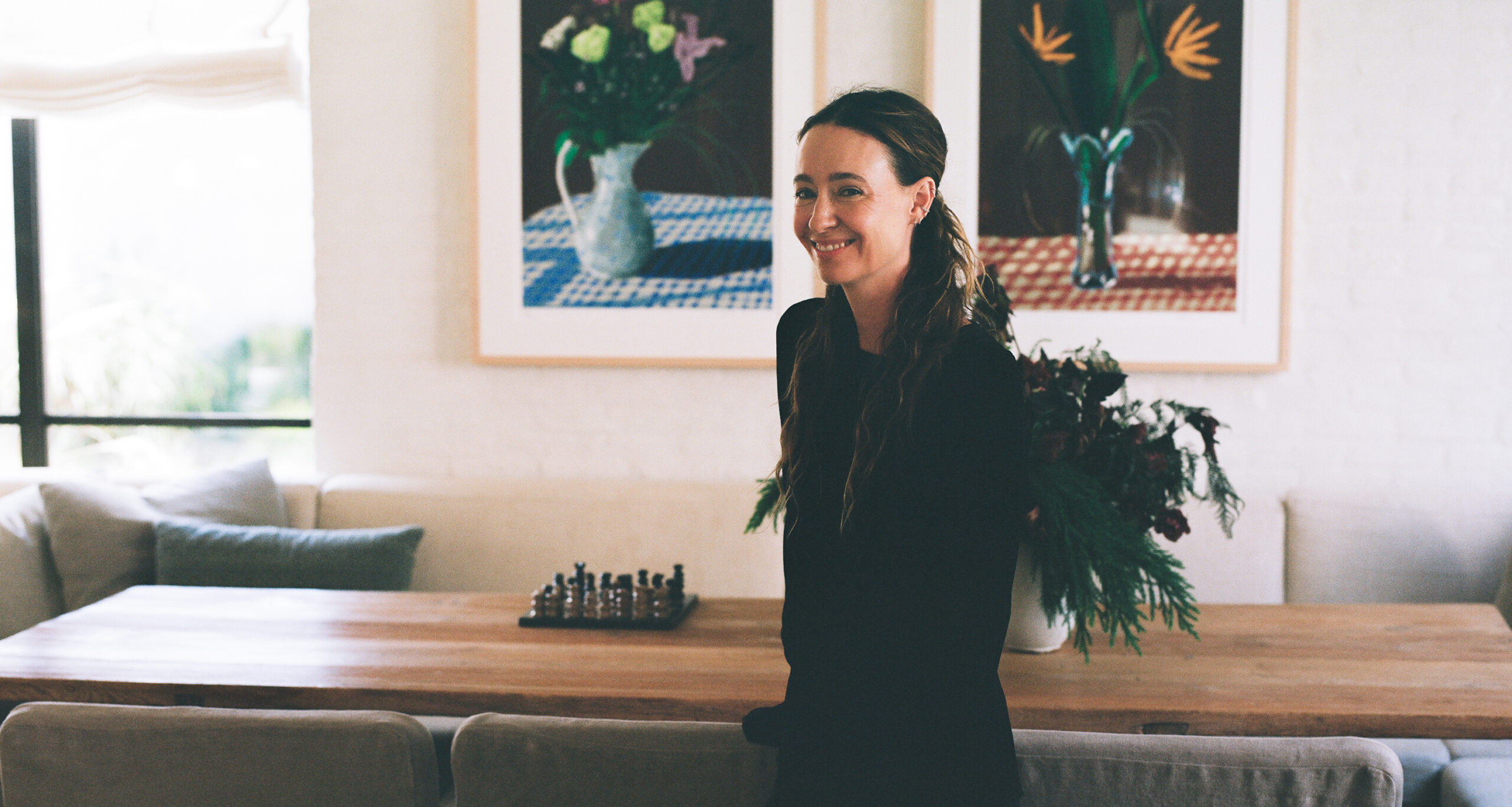 jenni-holiday-outfitting-dara-top-dining-table