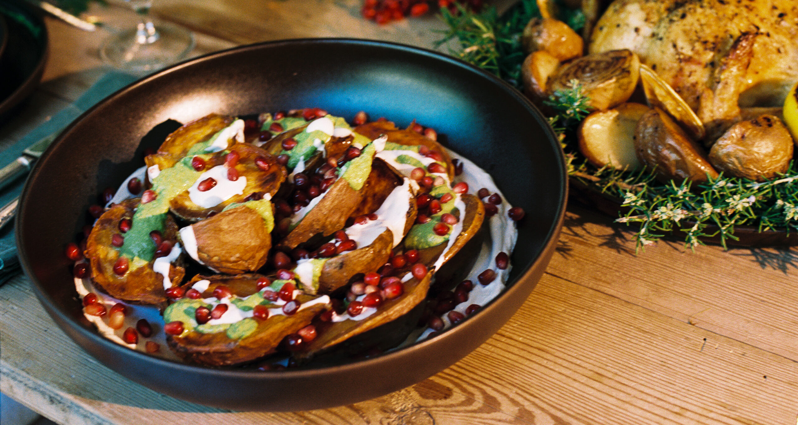 jenni-holiday-table-pacific-dinnerware-serving-bowl-sweet-potatoes