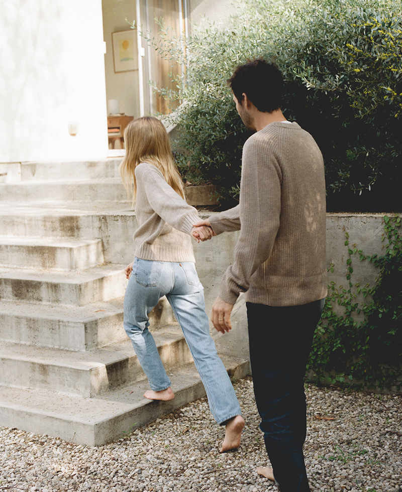 daphne-pali-vday-running-stairs