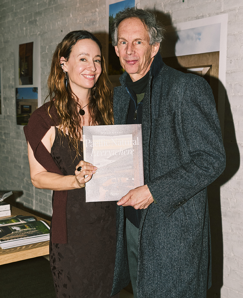 jenni-pne-book-signing-vincent