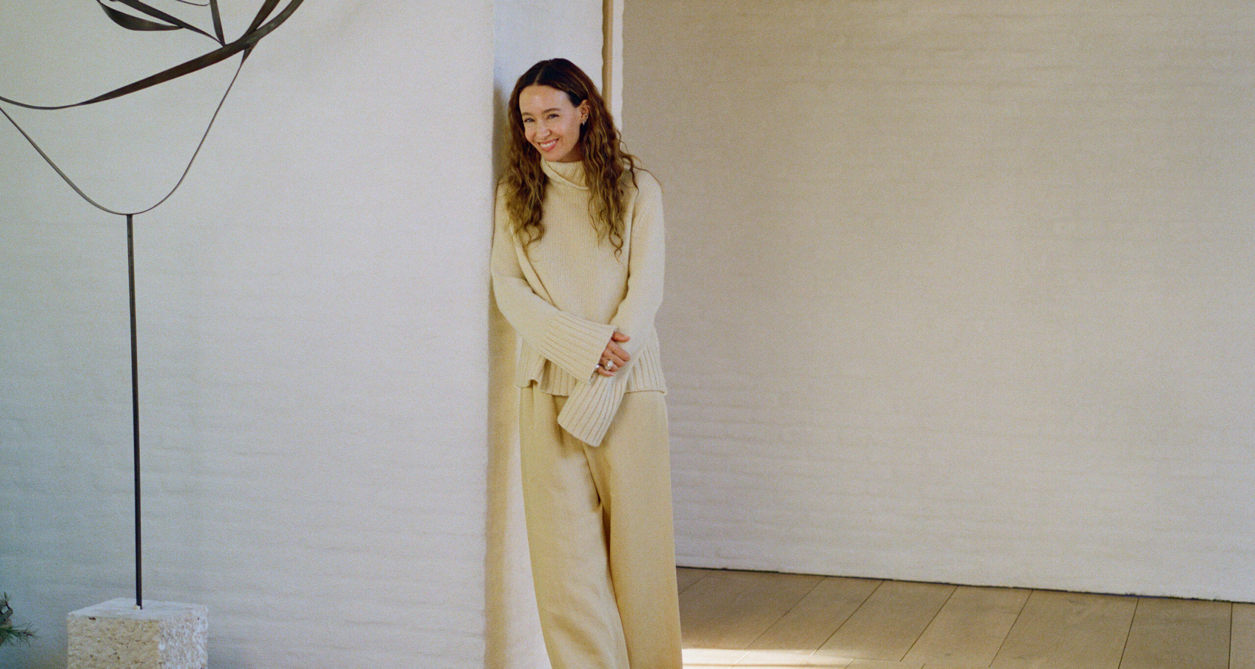 jenni-spring-moodboard-yellow-smiling-h