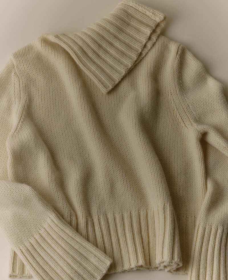 jenni-kayne-cashmere-guide-cropped-jet-turtleneck