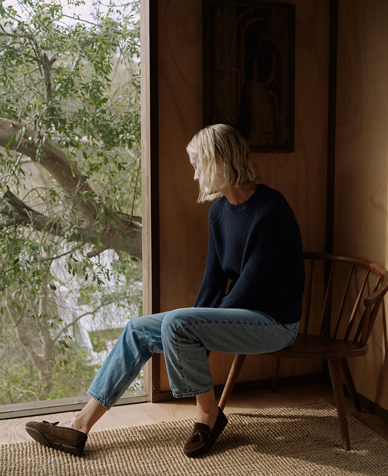 kate-parfet-cashmere-fisherman-jeans-portrait